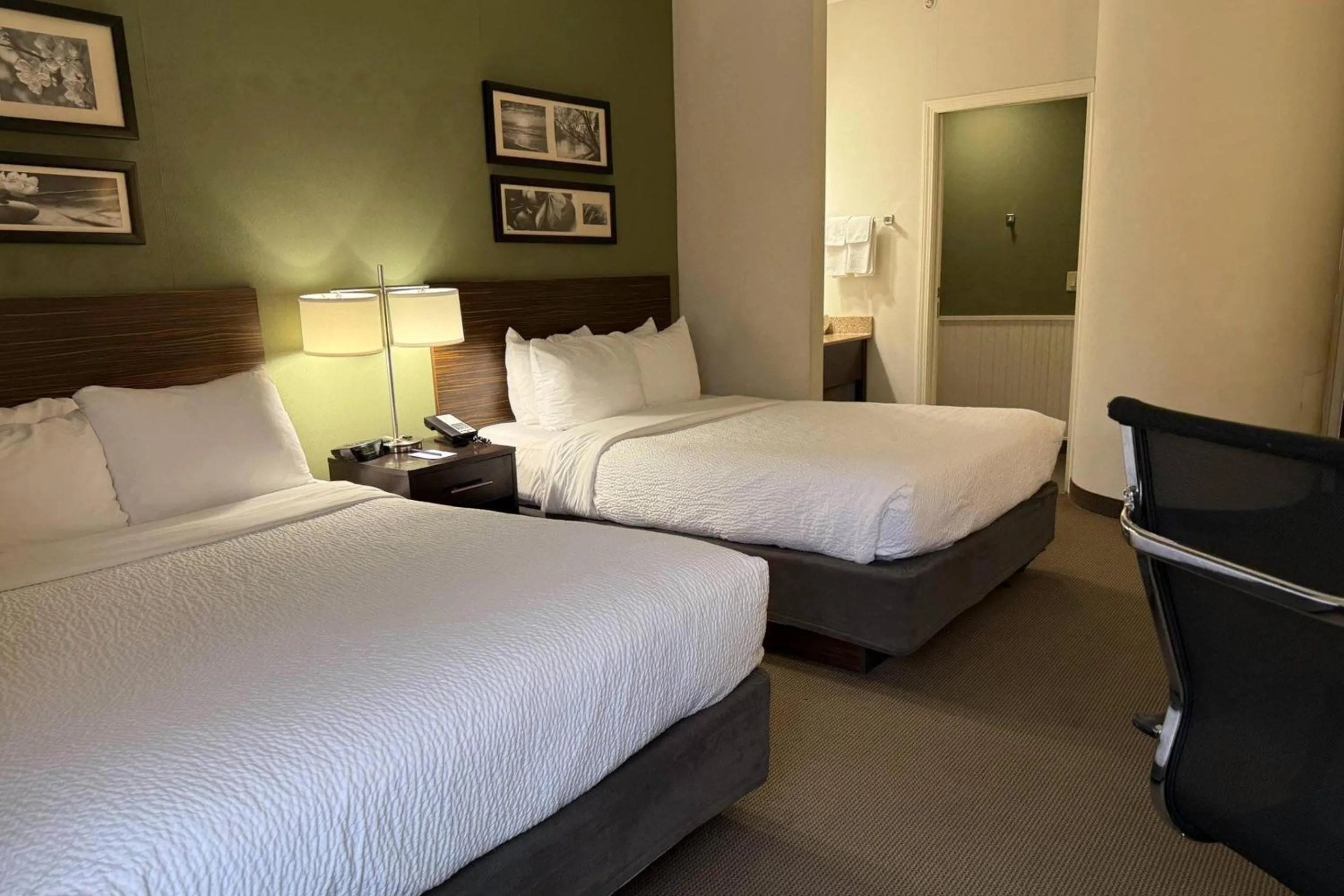 Bedroom, Bed in Sleep Inn & Suites Queensbury - Lake George