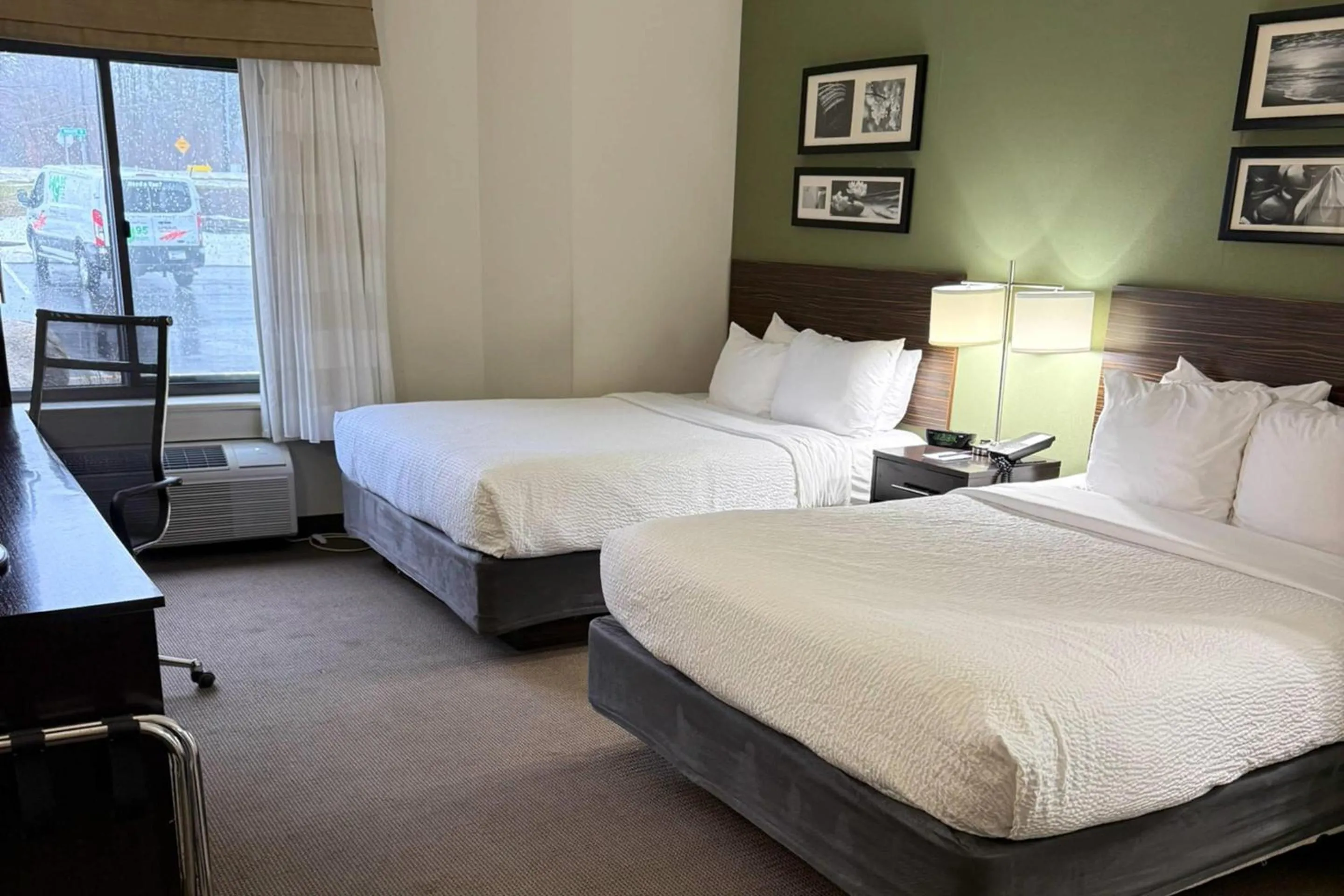 Bedroom, Bed in Sleep Inn & Suites Queensbury - Lake George