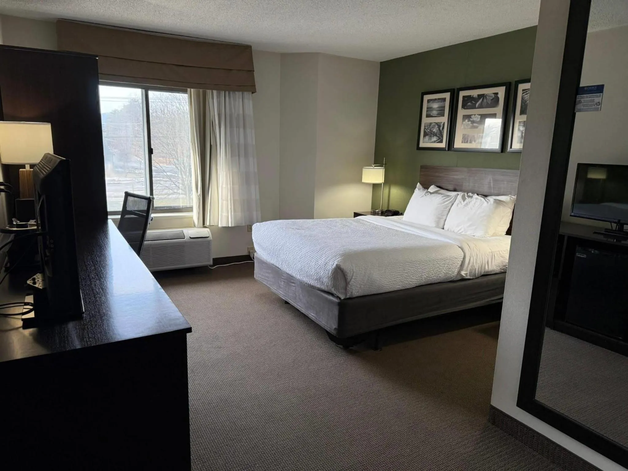 Bedroom, Bed in Sleep Inn & Suites Queensbury - Lake George