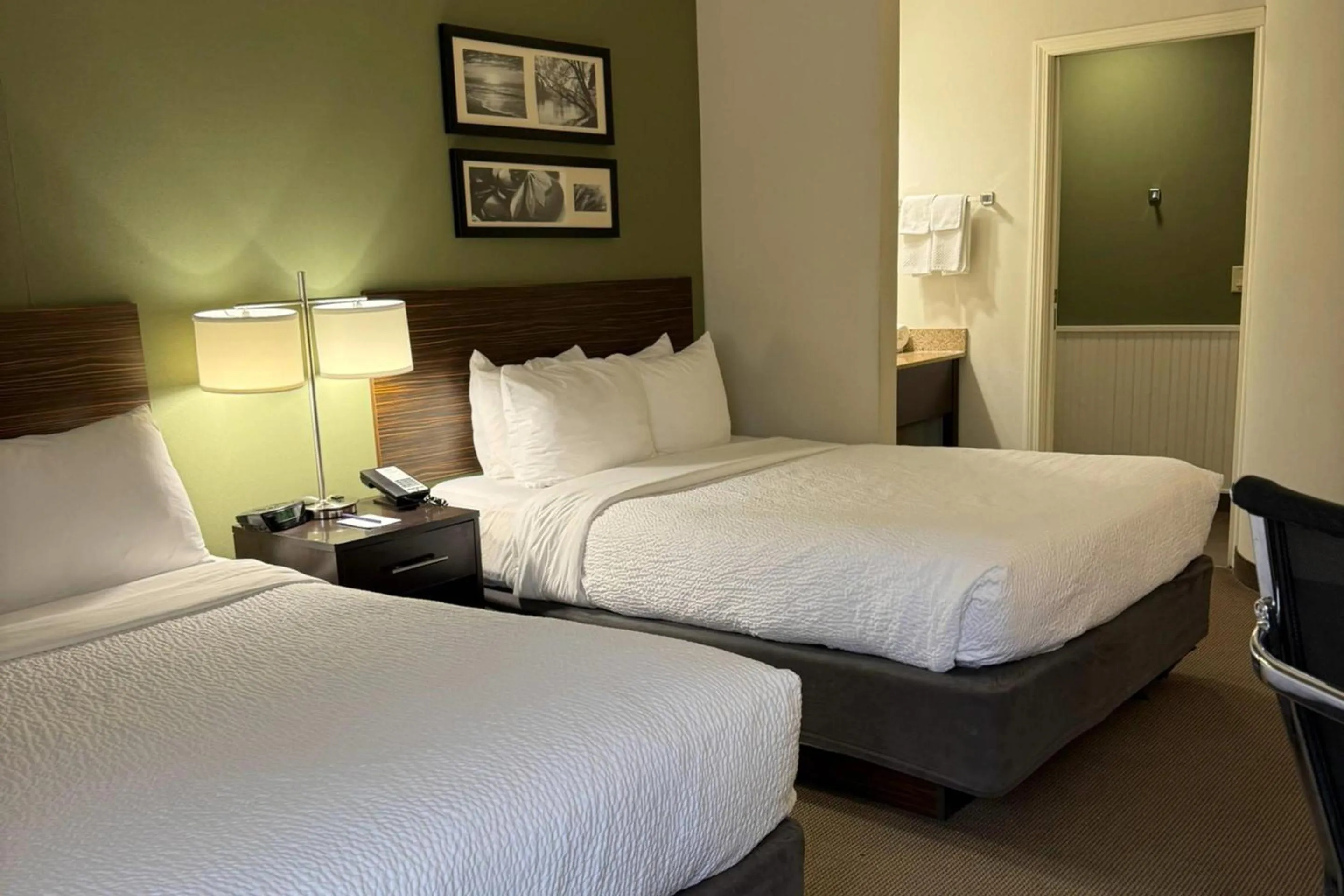 Bedroom, Bed in Sleep Inn & Suites Queensbury - Lake George