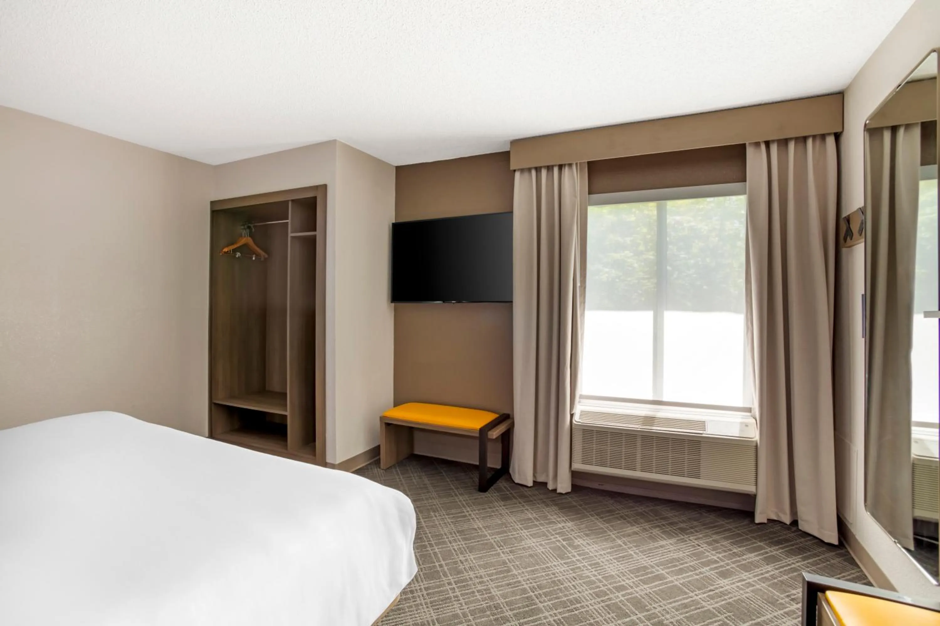 Bed in Comfort Suites Nashville Airport - BNA