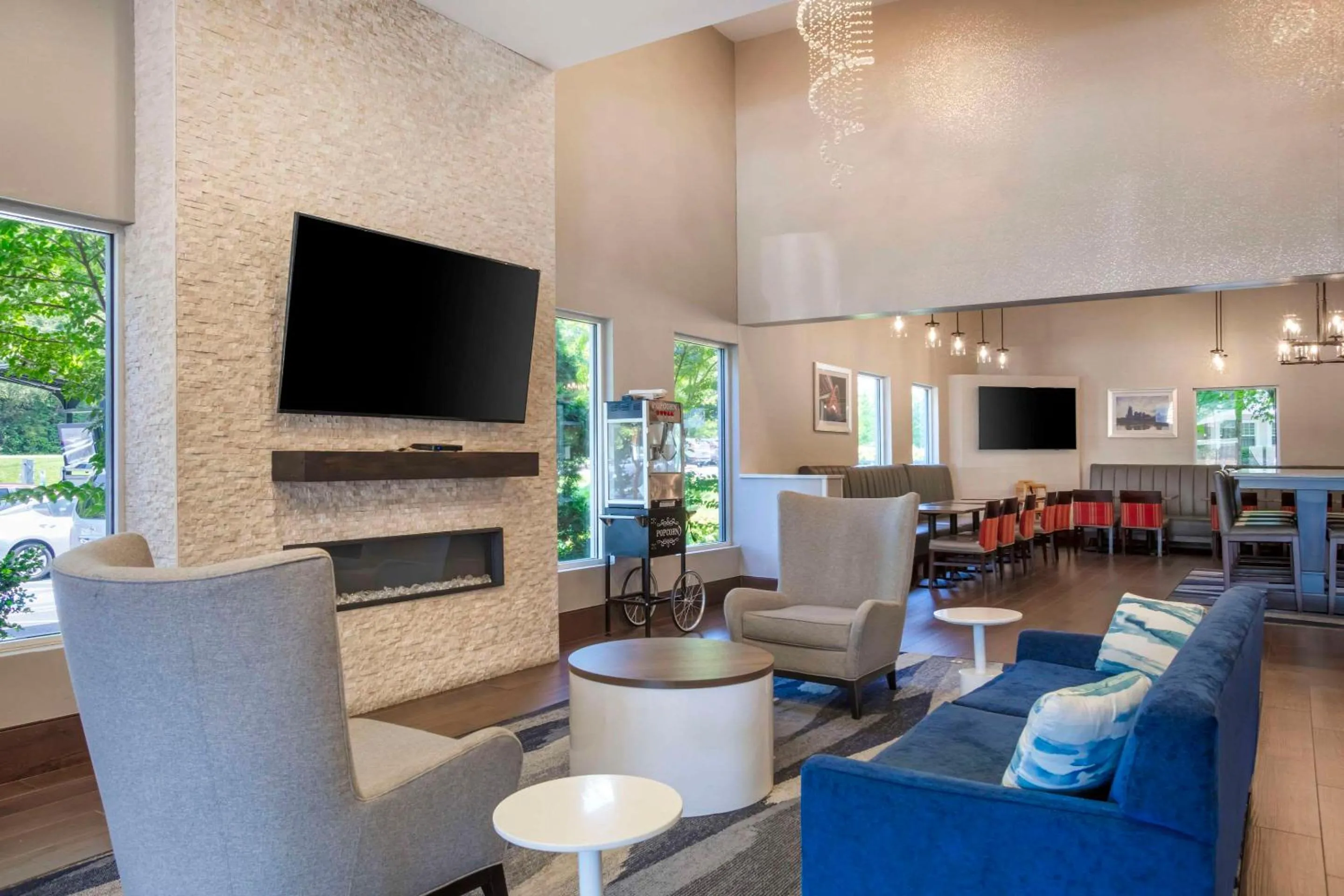 Lobby or reception in Comfort Suites Nashville Airport - BNA