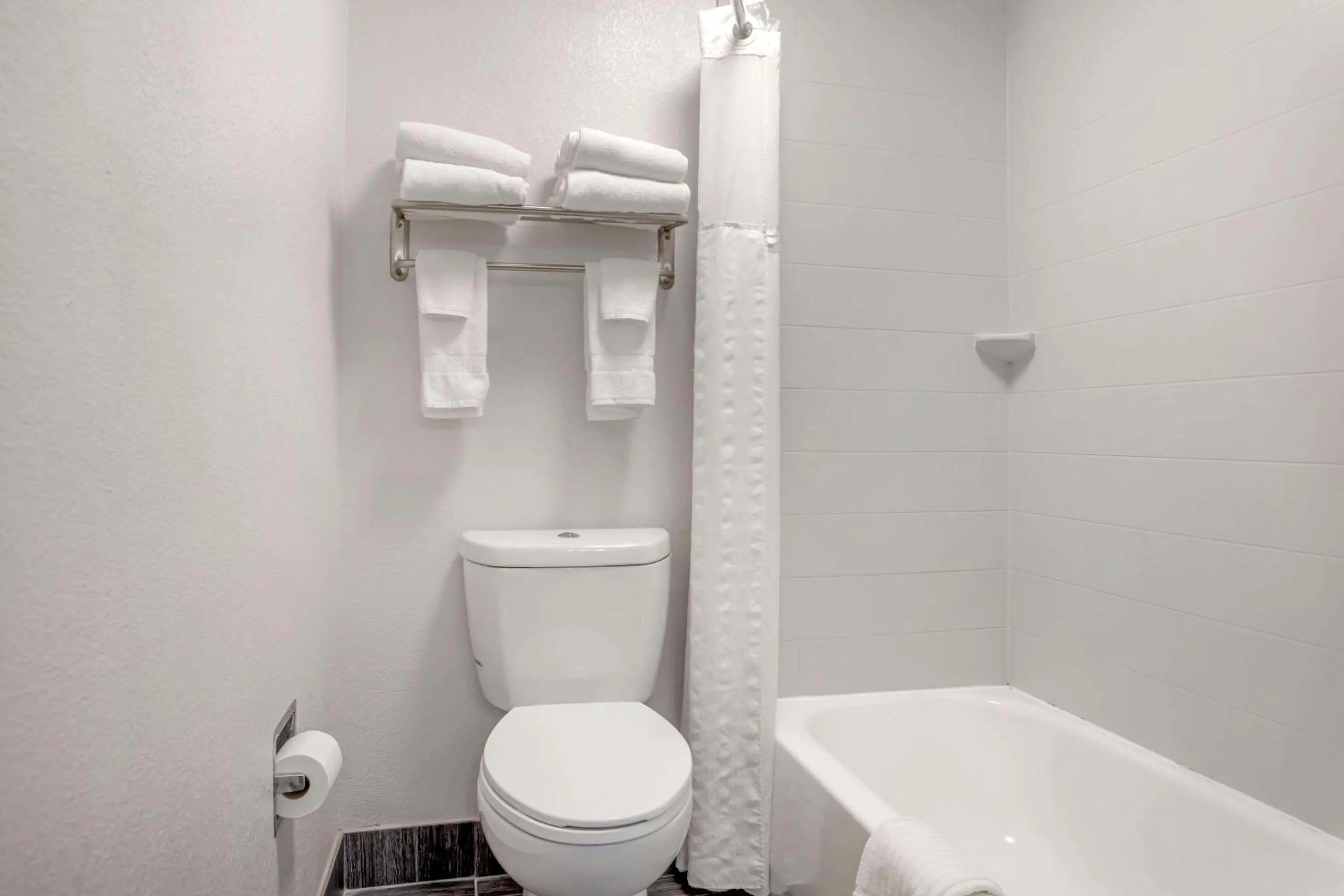 Bedroom in Comfort Suites Nashville Airport - BNA