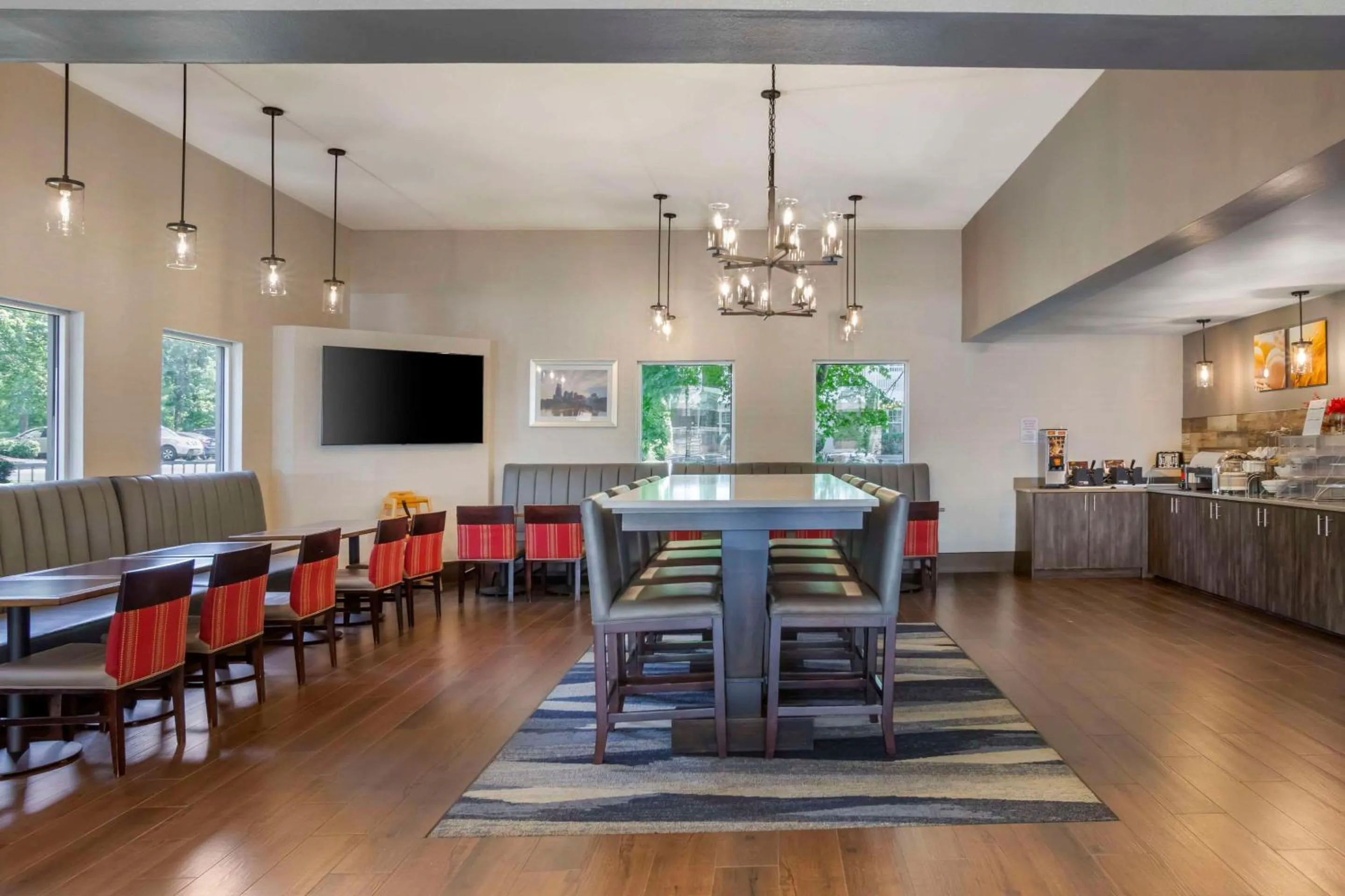 Breakfast in Comfort Suites Nashville Airport - BNA