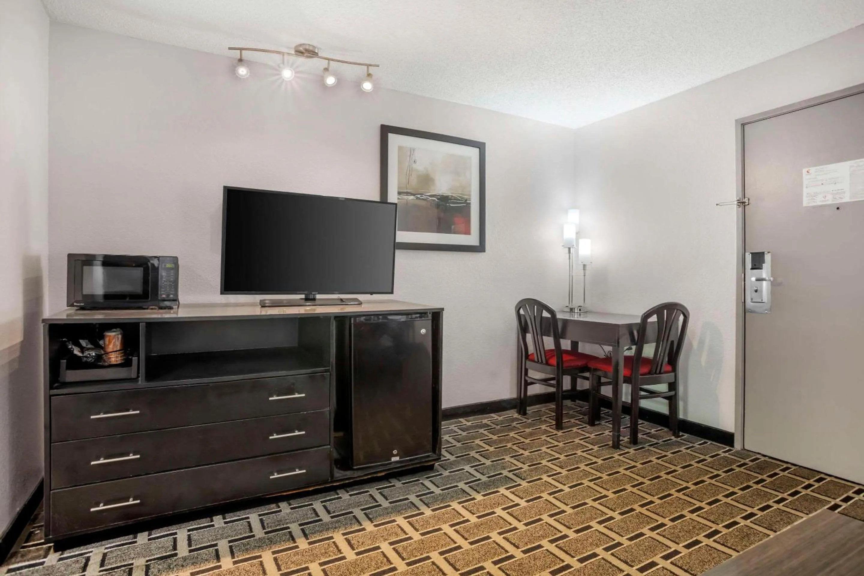 Bedroom in Comfort Suites Nashville Airport - BNA