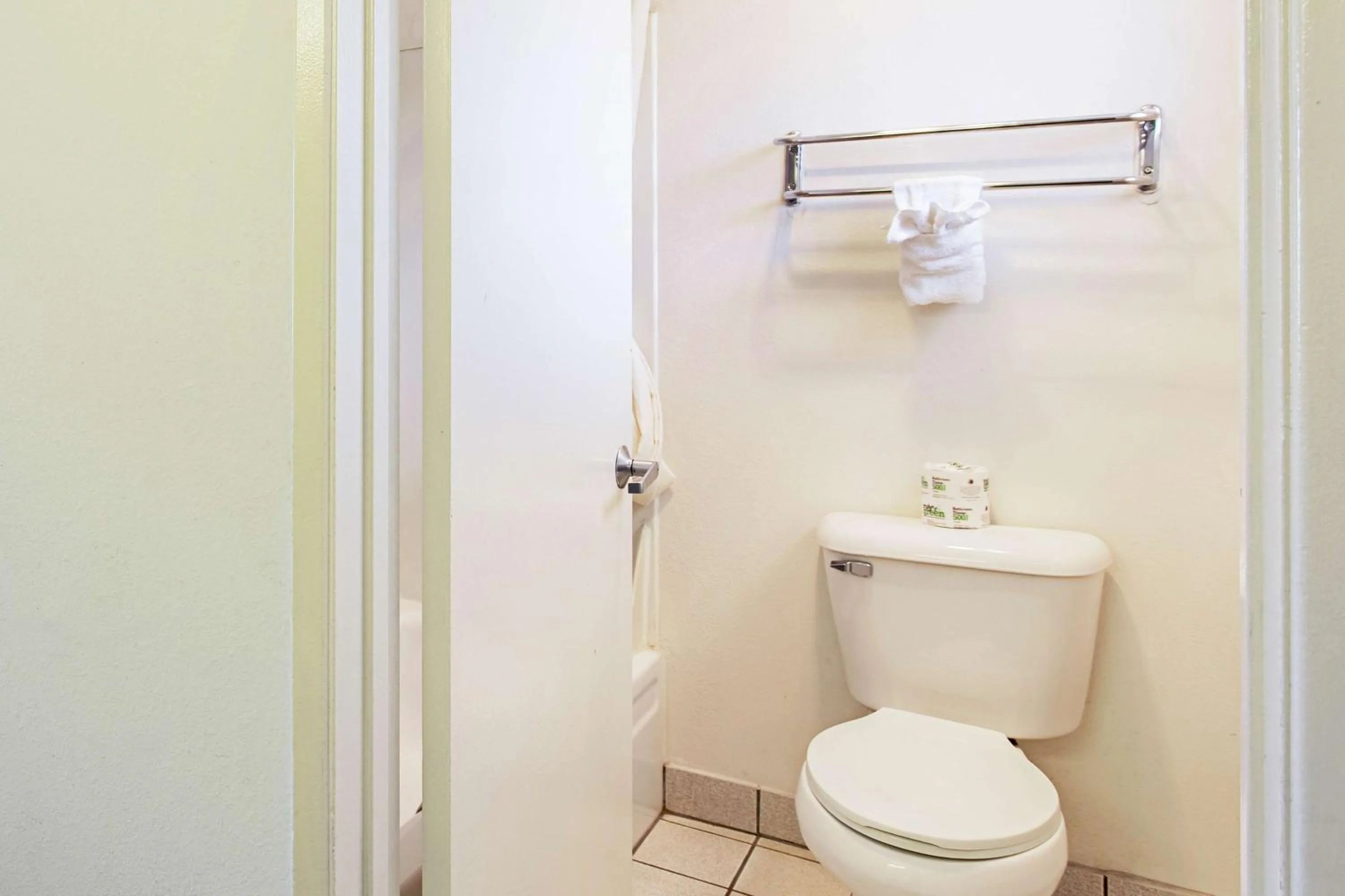 Bathroom in Motel 6 Pendleton, OR - West