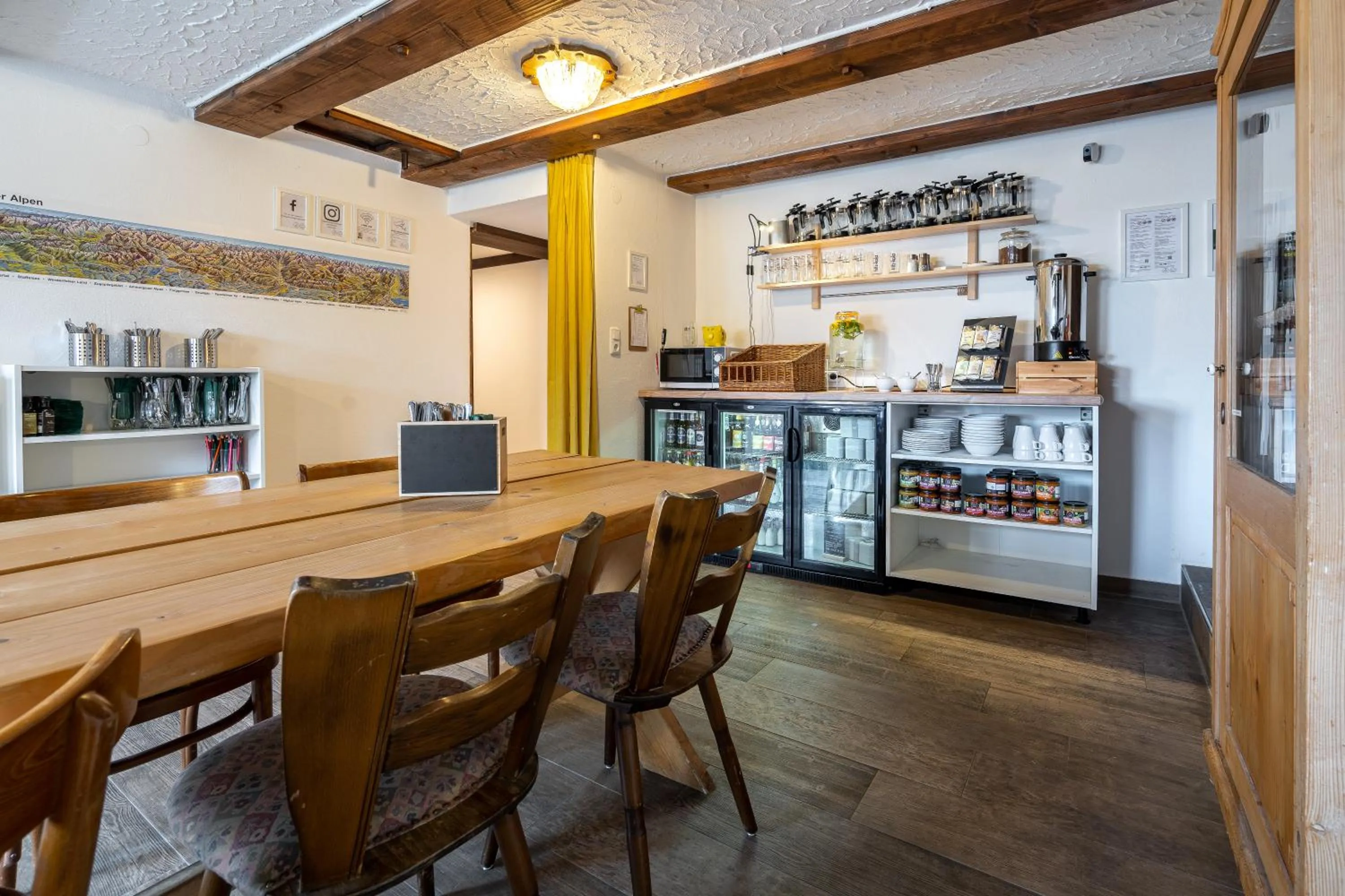 Lounge or bar in Alps Hostel