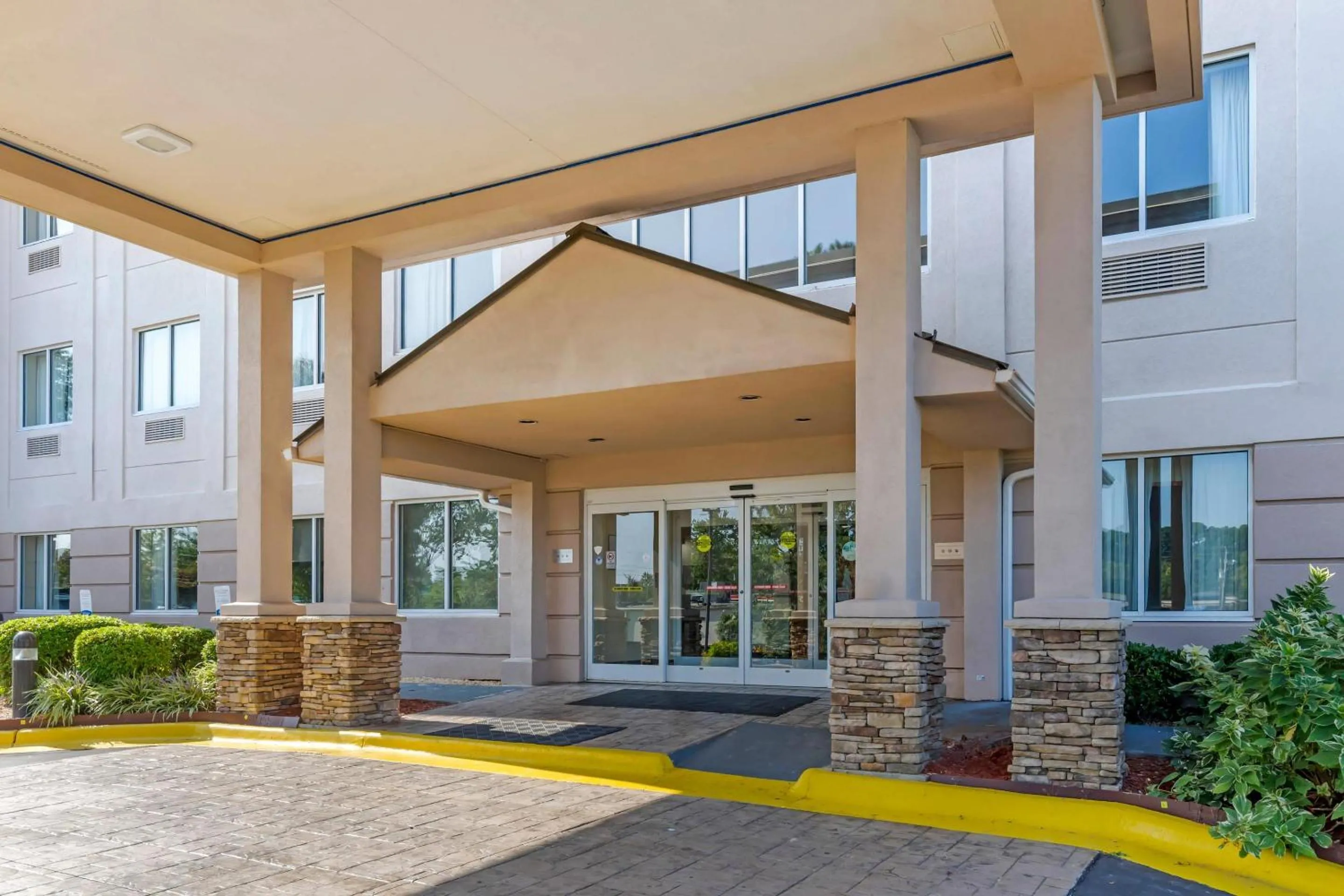 Property building in Comfort Suites Raleigh Walnut Creek
