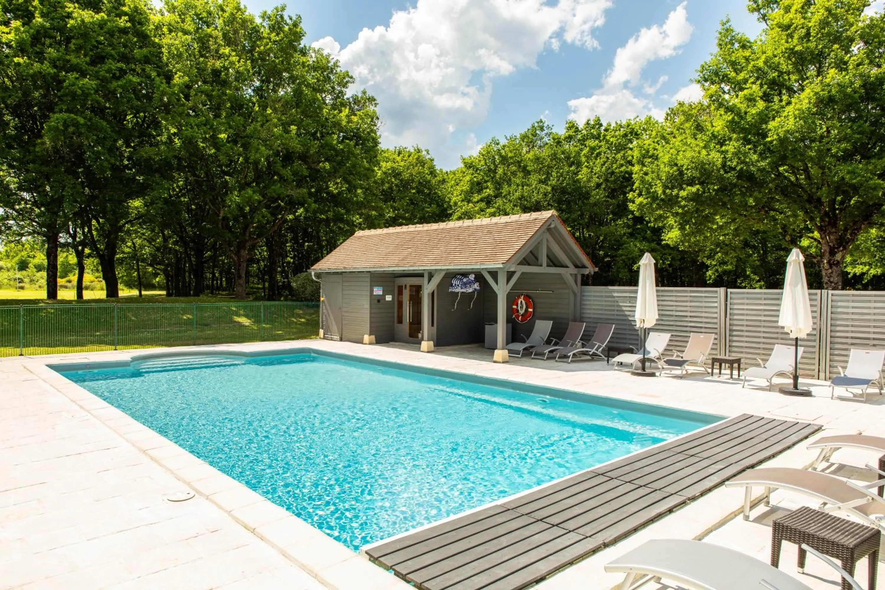 Swimming pool in L'Orée des Chênes, The Originals Relais