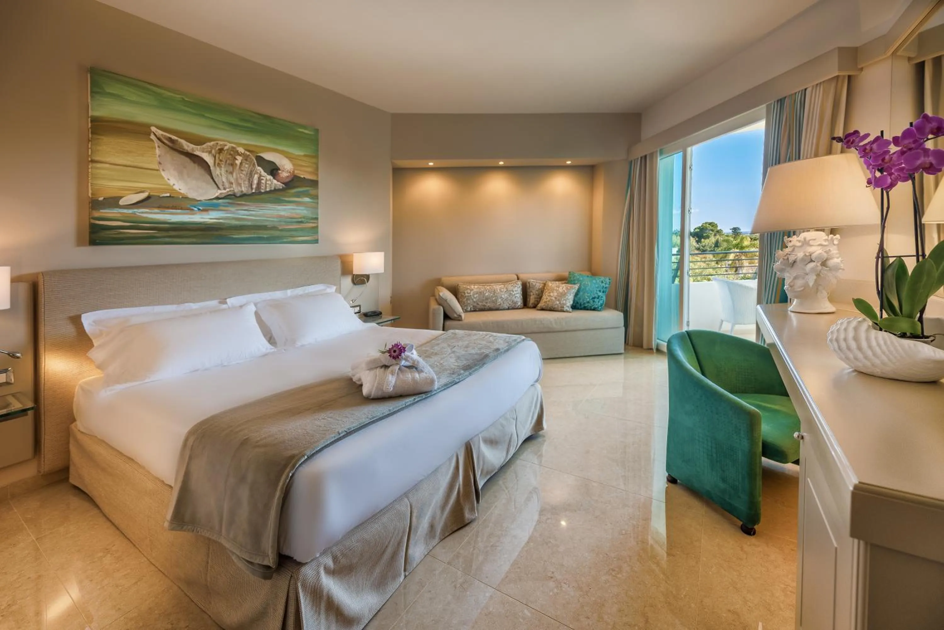 Day, Bed in Acacia Palace