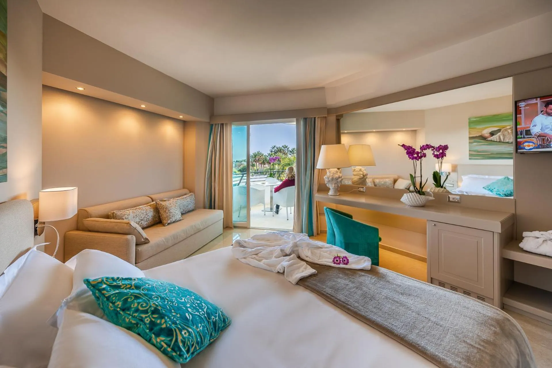 Photo of the whole room, Bed in Acacia Palace