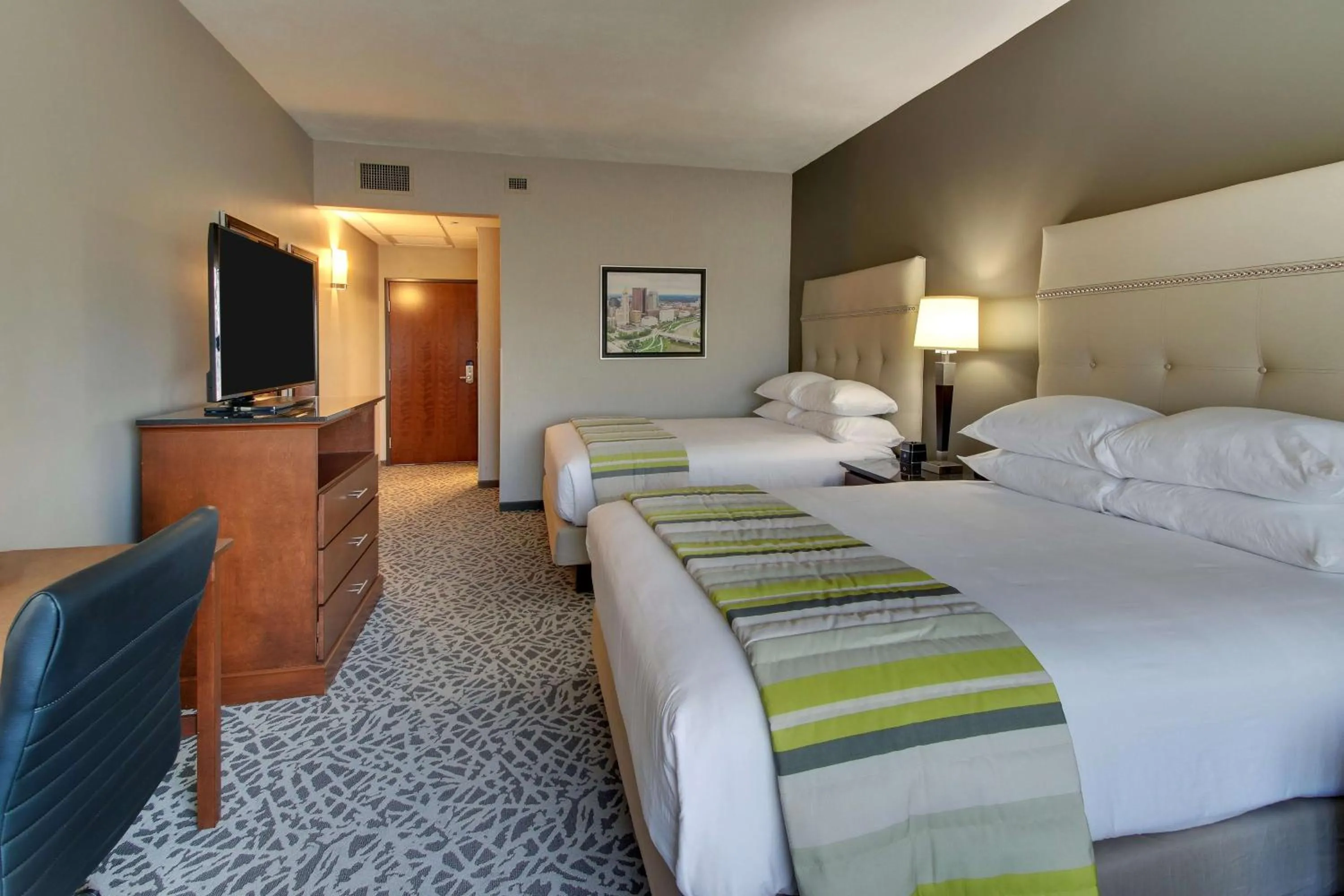 Photo of the whole room, Bed in Drury Inn & Suites Columbus Polaris