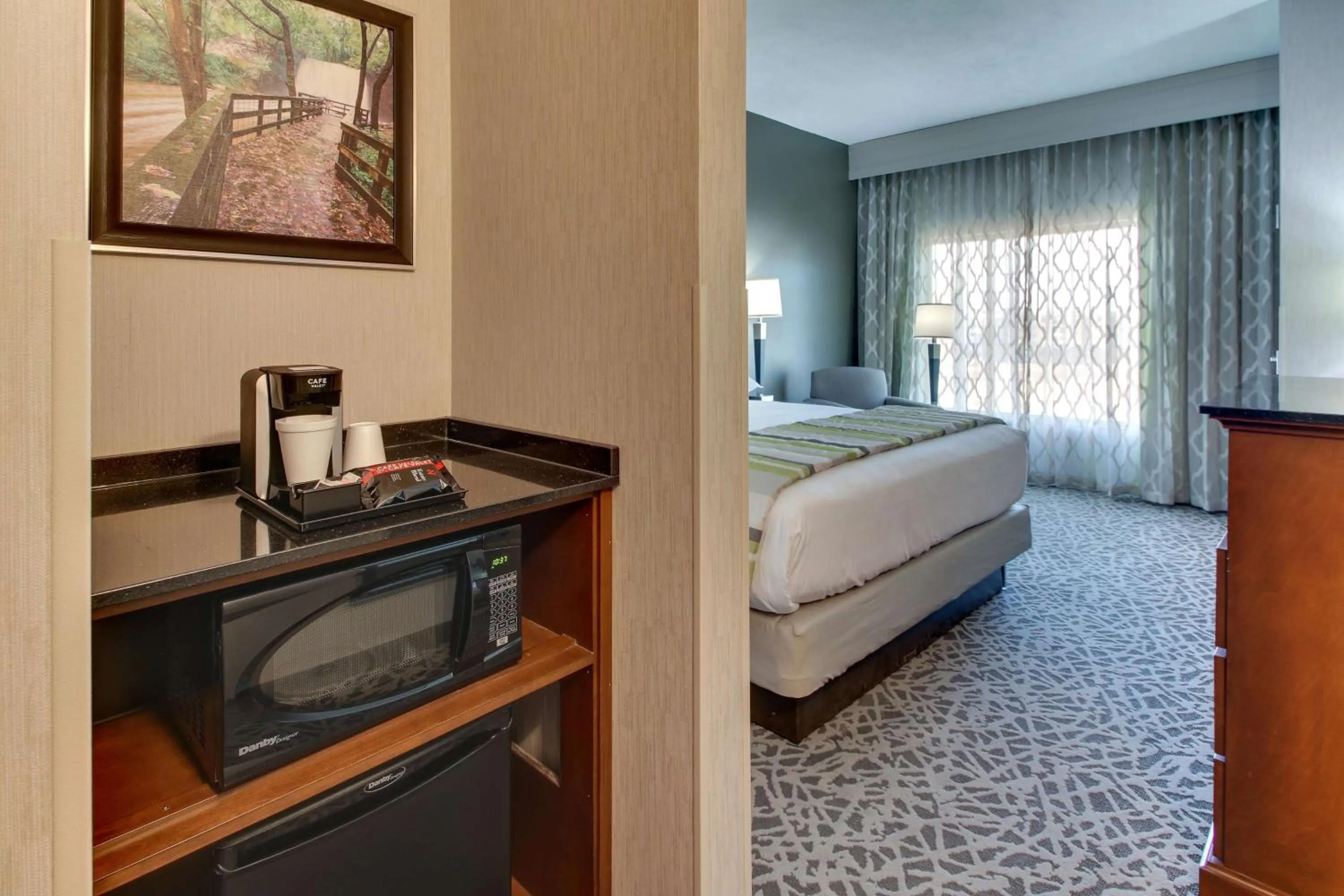 Photo of the whole room, Bed in Drury Inn & Suites Columbus Polaris