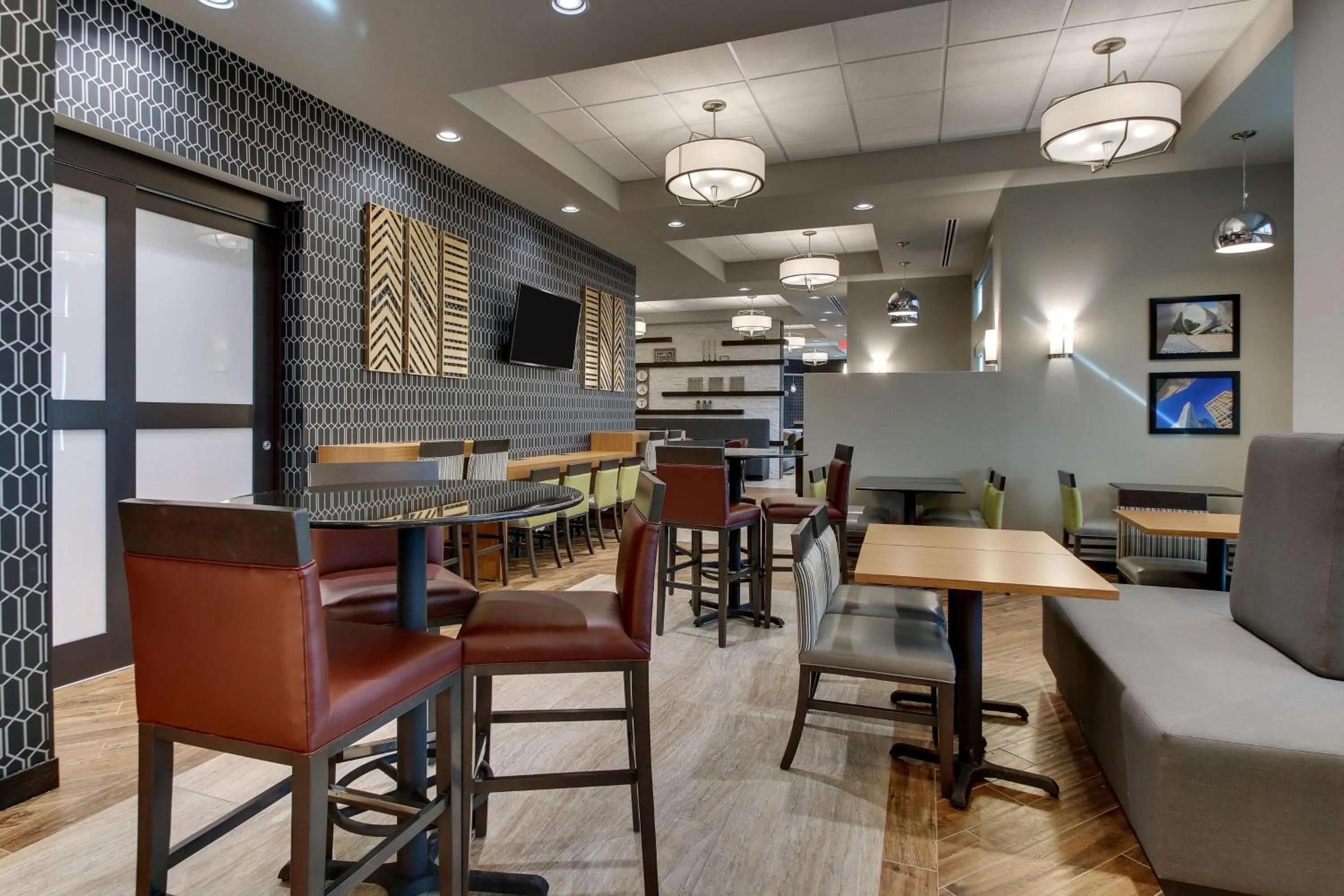 Restaurant/places to eat in Drury Inn & Suites Columbus Polaris