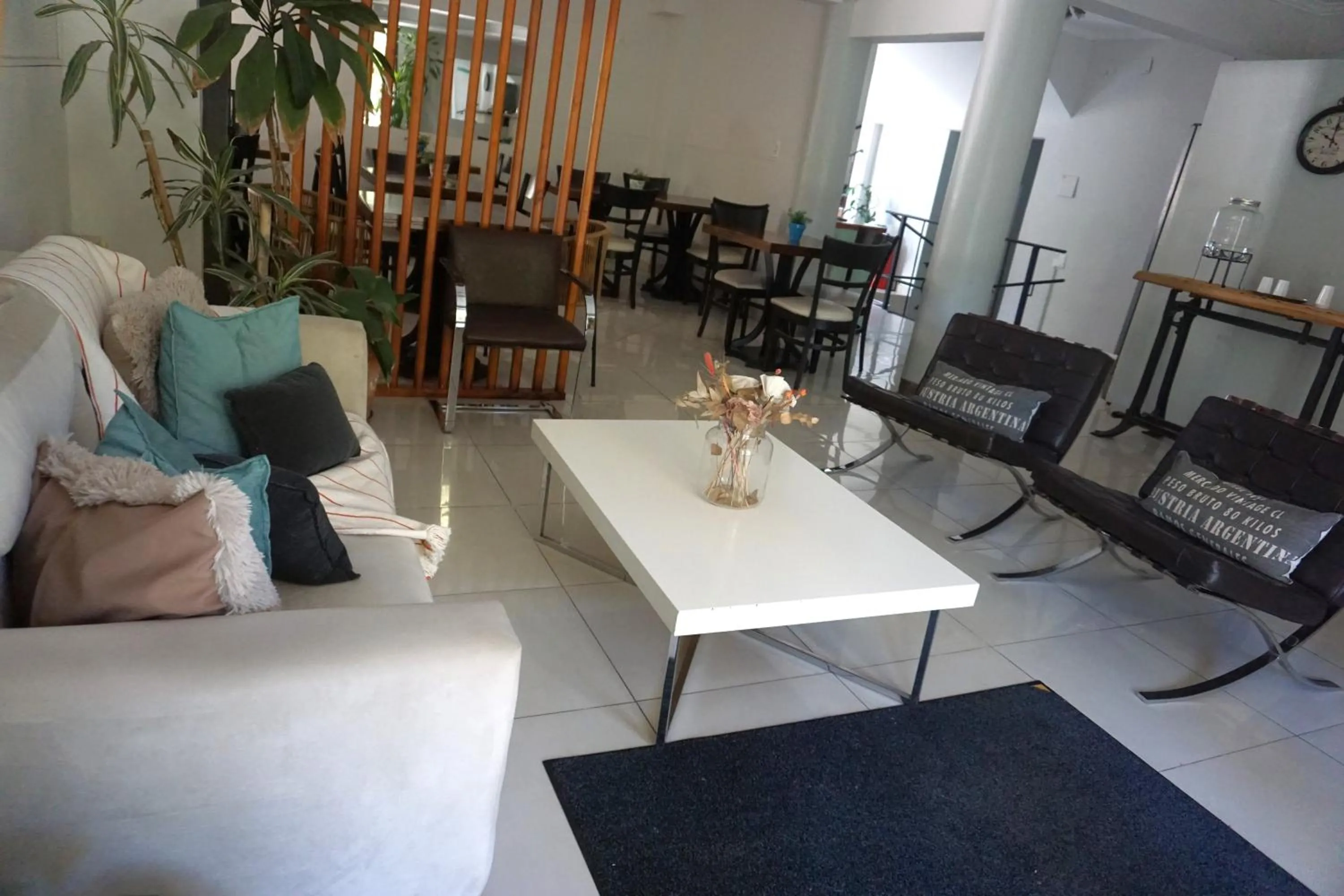 Communal lounge/ TV room in Hotel Sienna