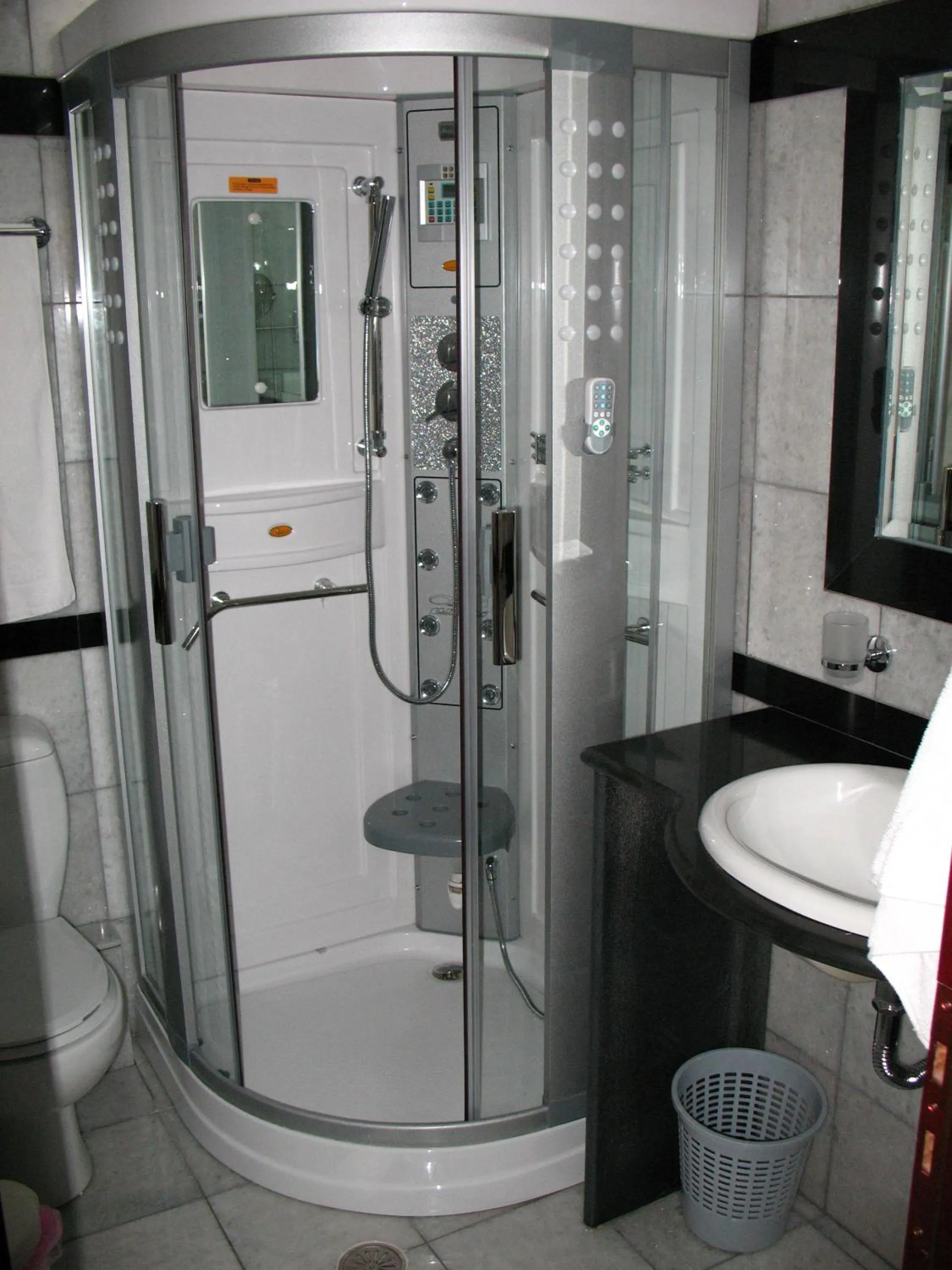 Bathroom in Iliovasilema