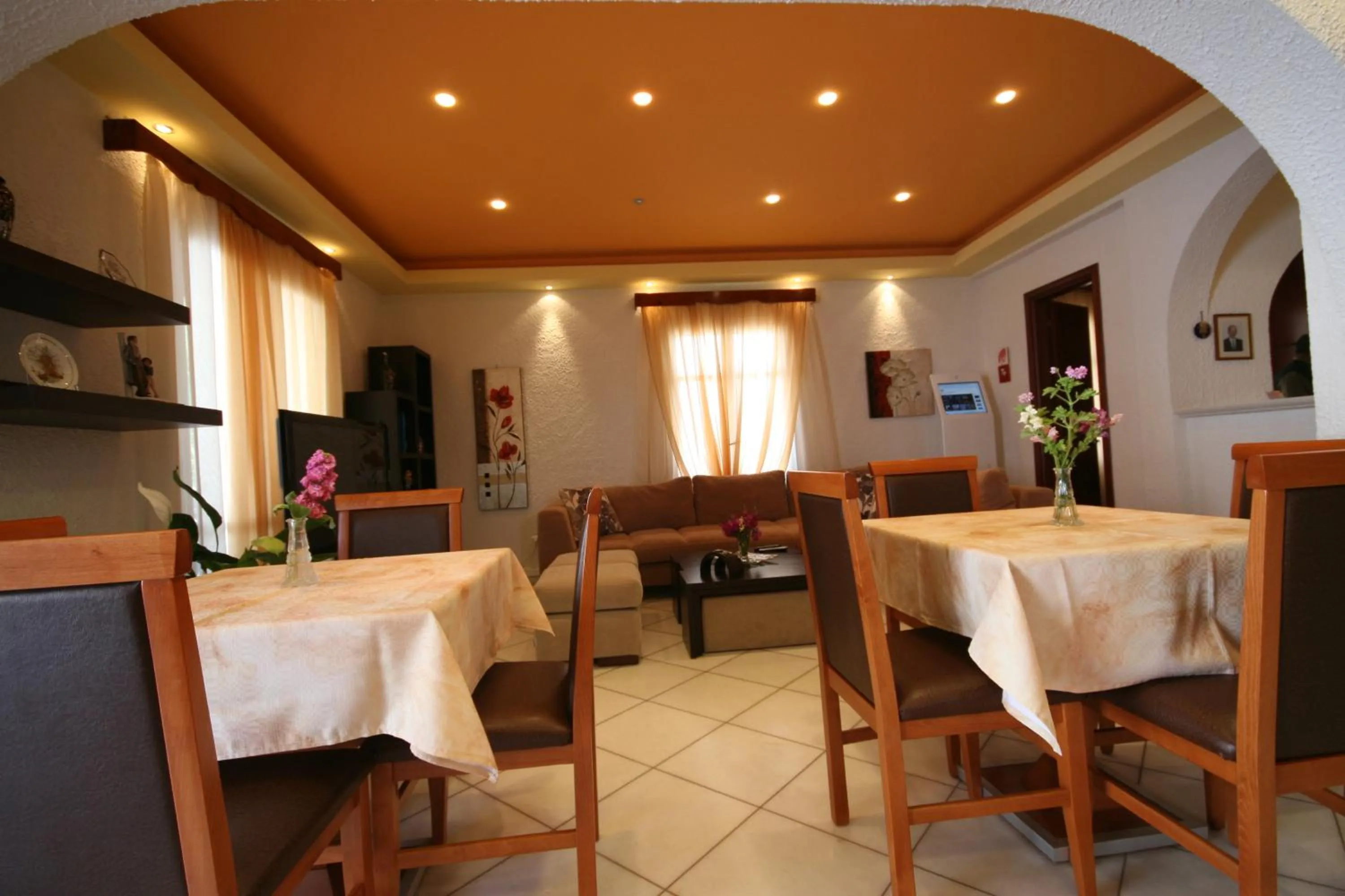 Communal lounge/ TV room in Iliovasilema