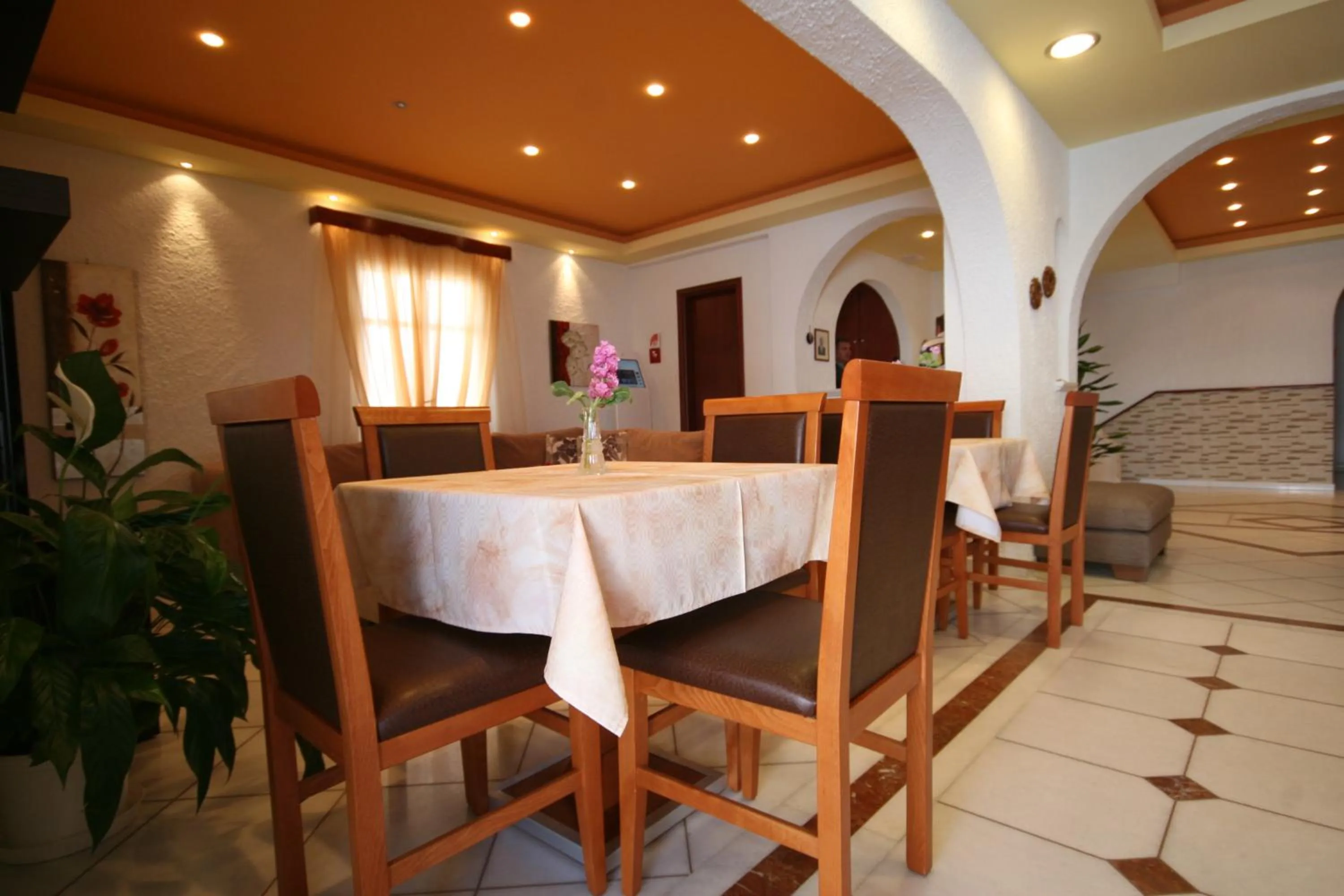 Communal lounge/ TV room in Iliovasilema