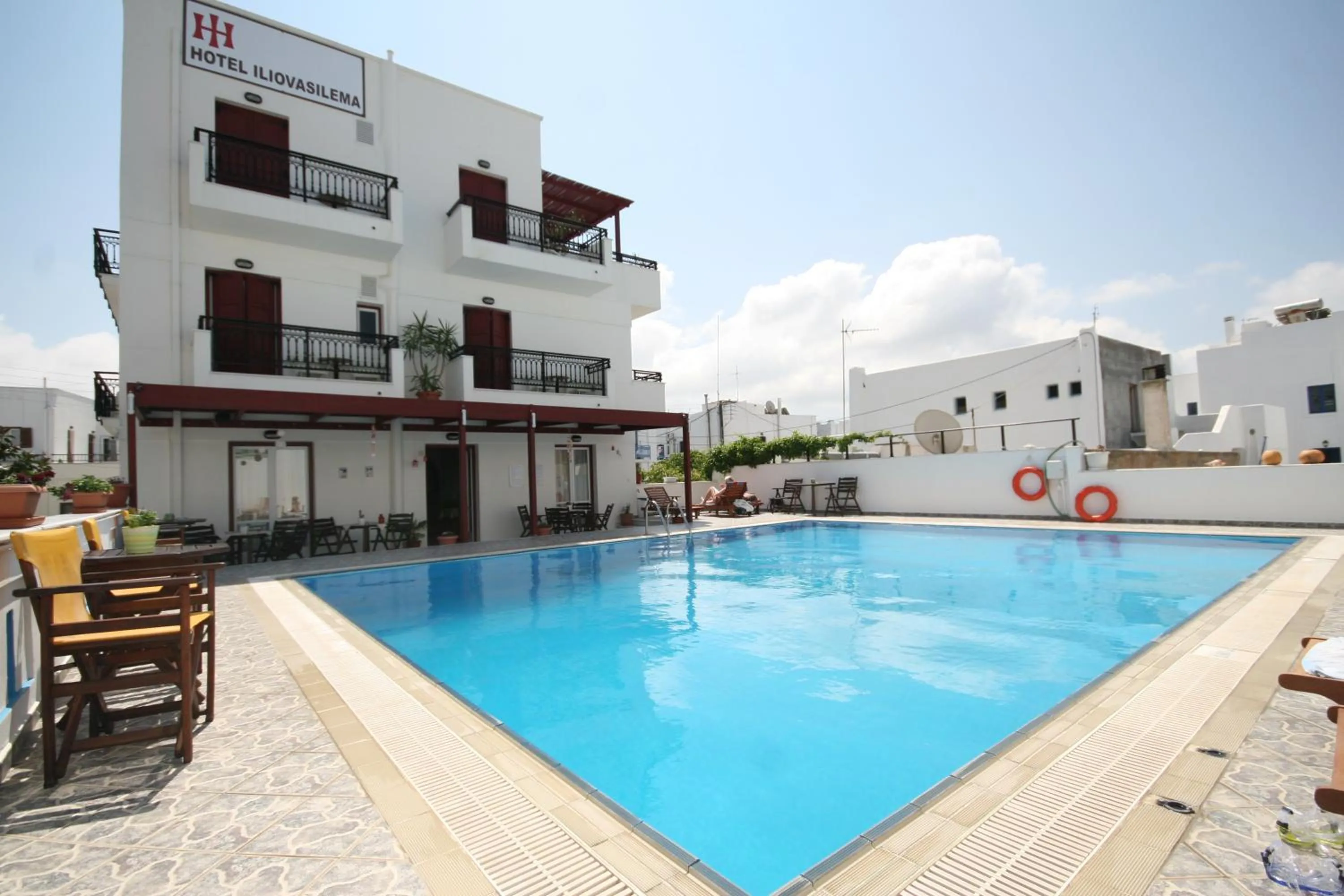 Swimming pool in Iliovasilema