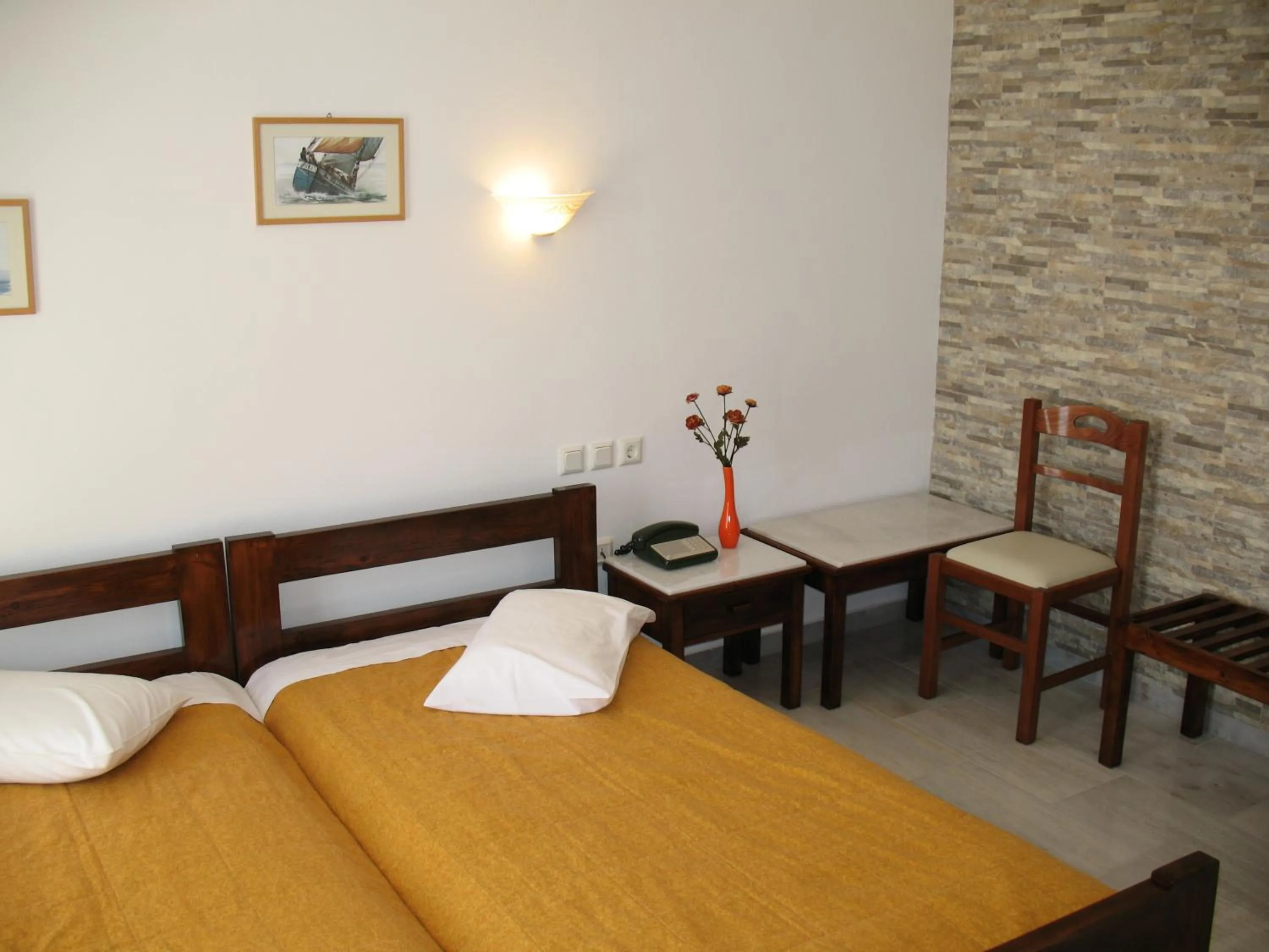 Photo of the whole room in Iliovasilema