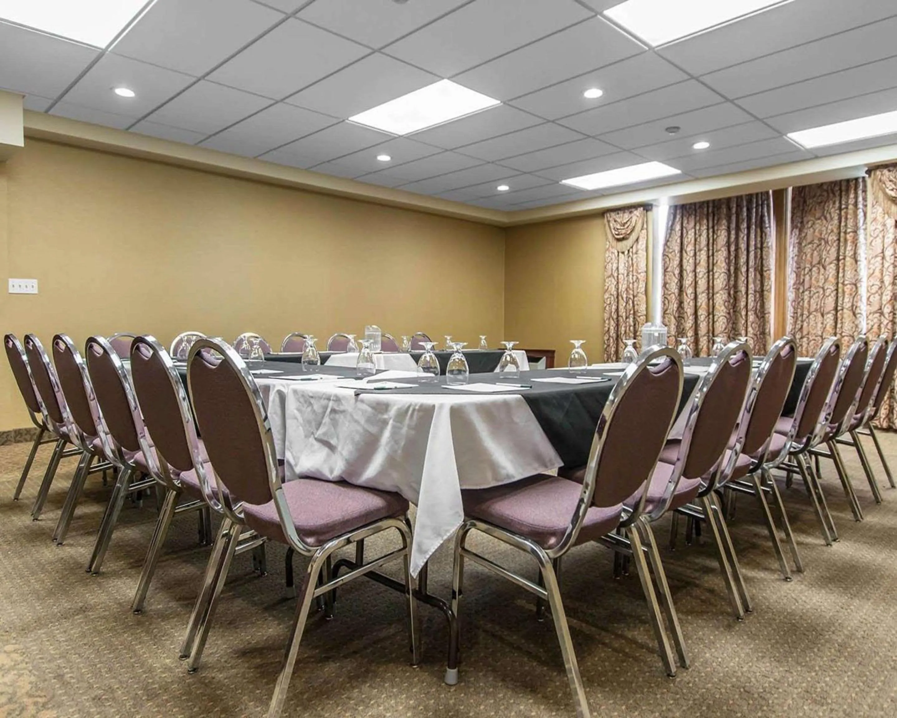 Meeting/conference room in Quality Inn & Suites Bay Front
