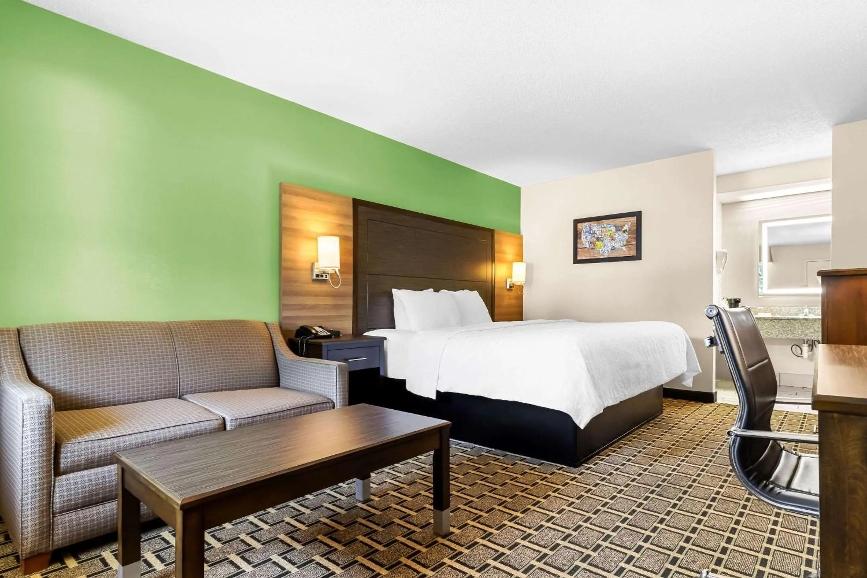 Bedroom, Bed in Econo Lodge