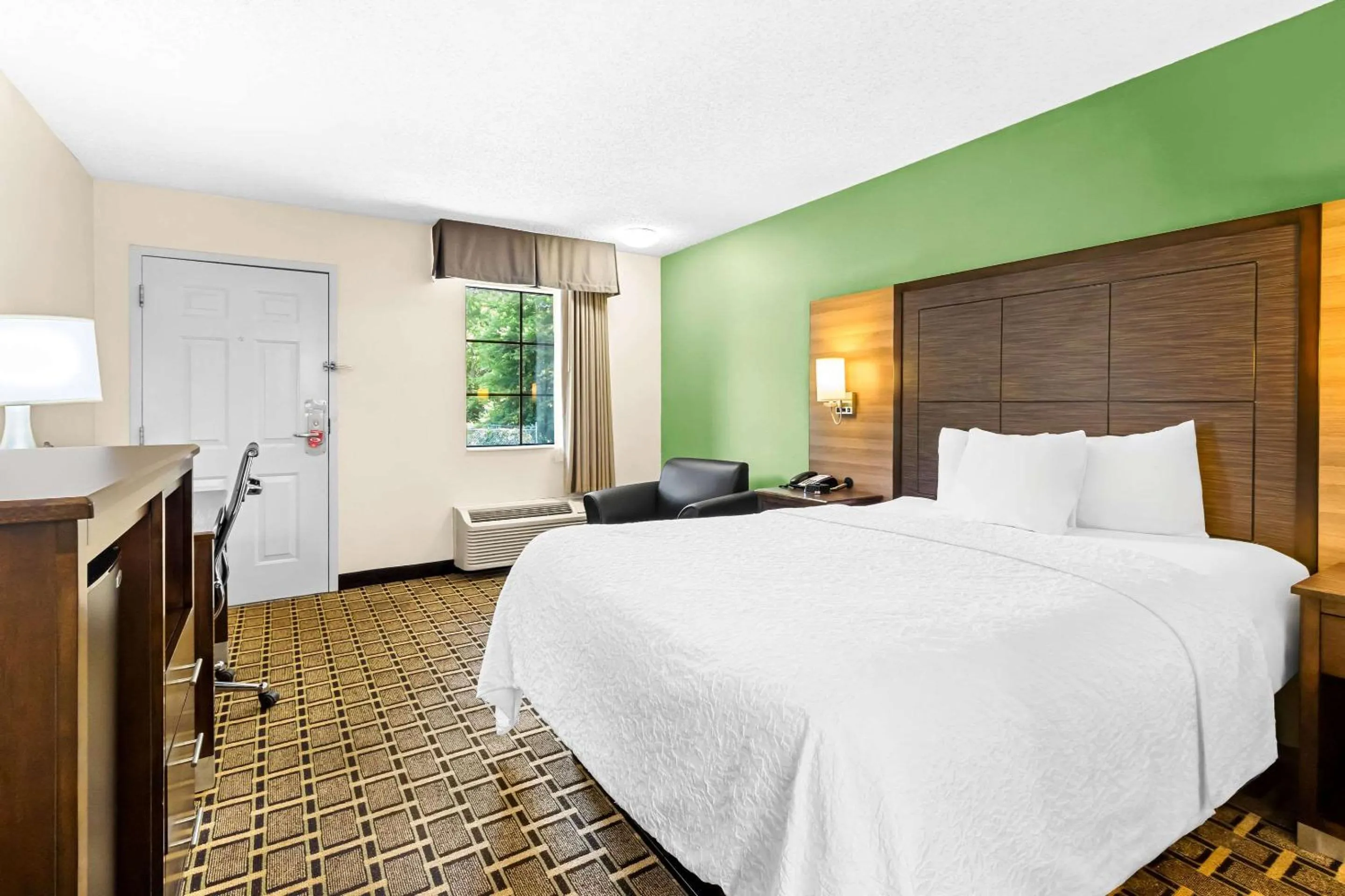 Bedroom, Bed in Econo Lodge