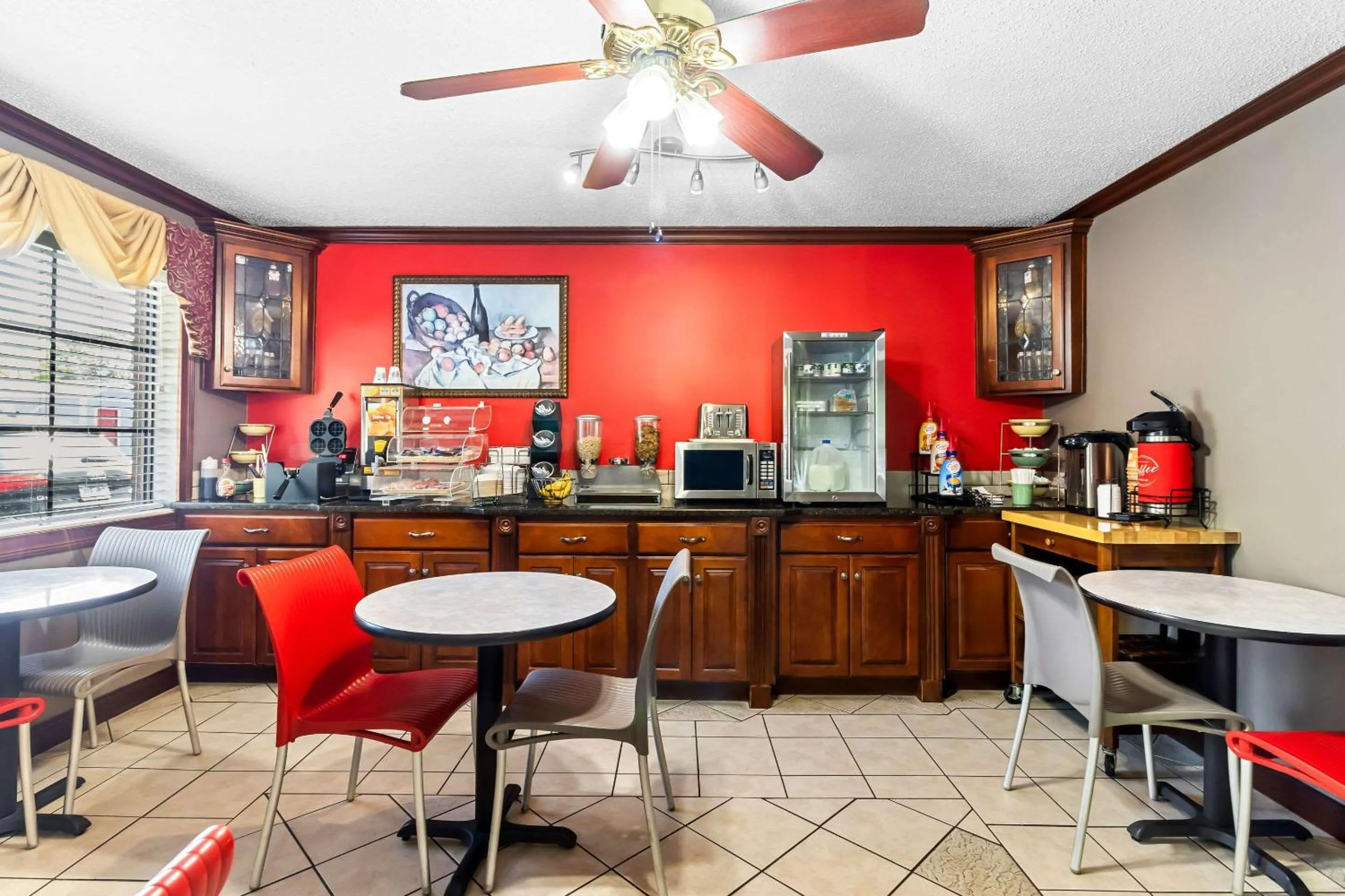 Breakfast in Econo Lodge