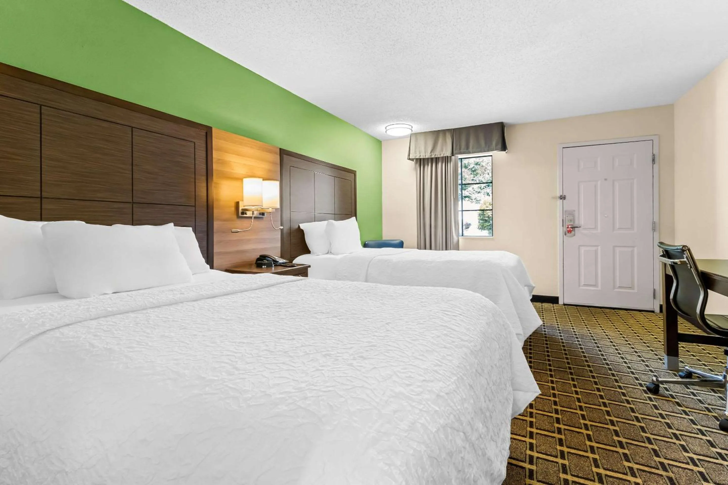 Bedroom, Bed in Econo Lodge