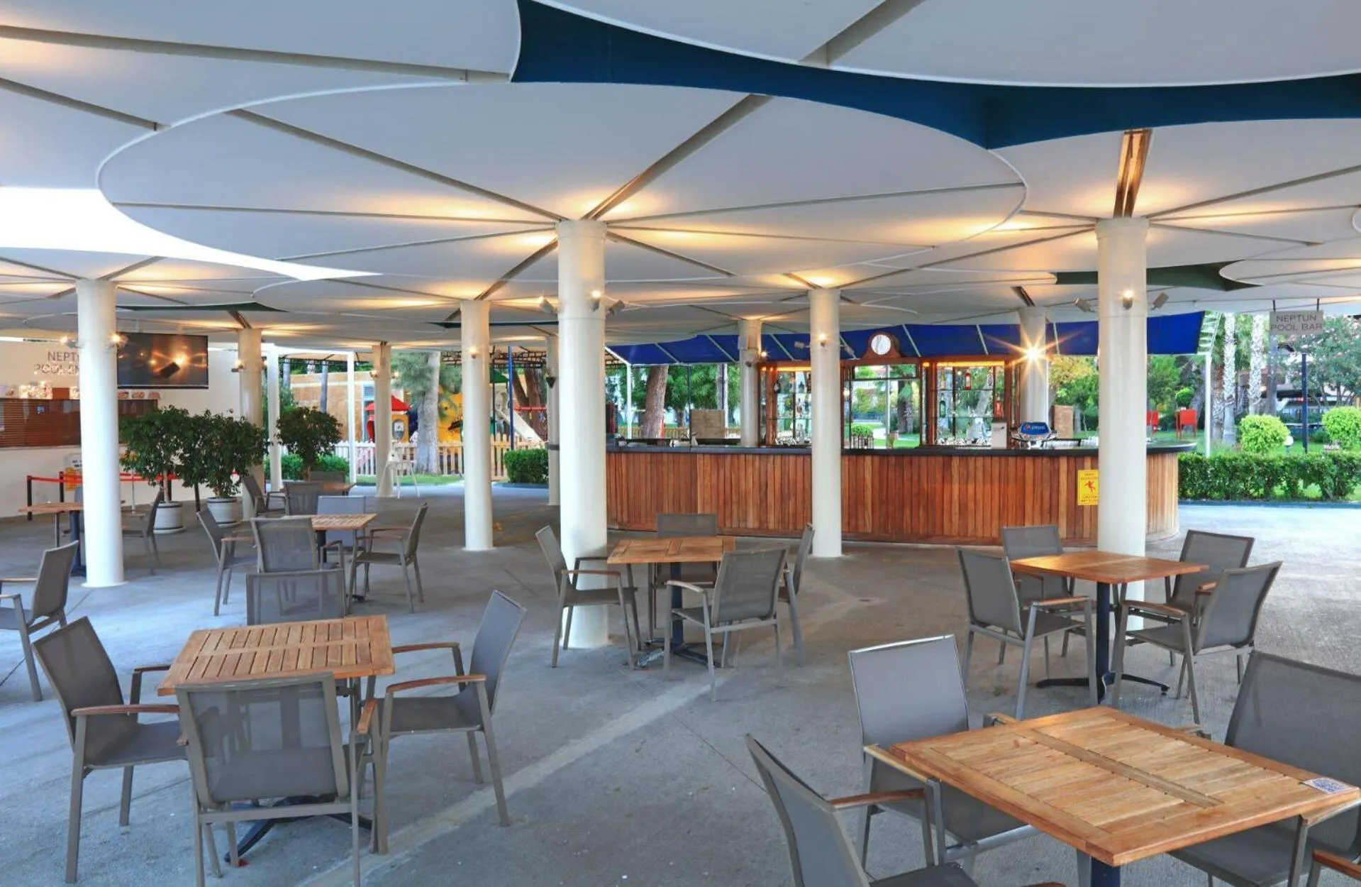 Lounge or bar in Labranda Alantur