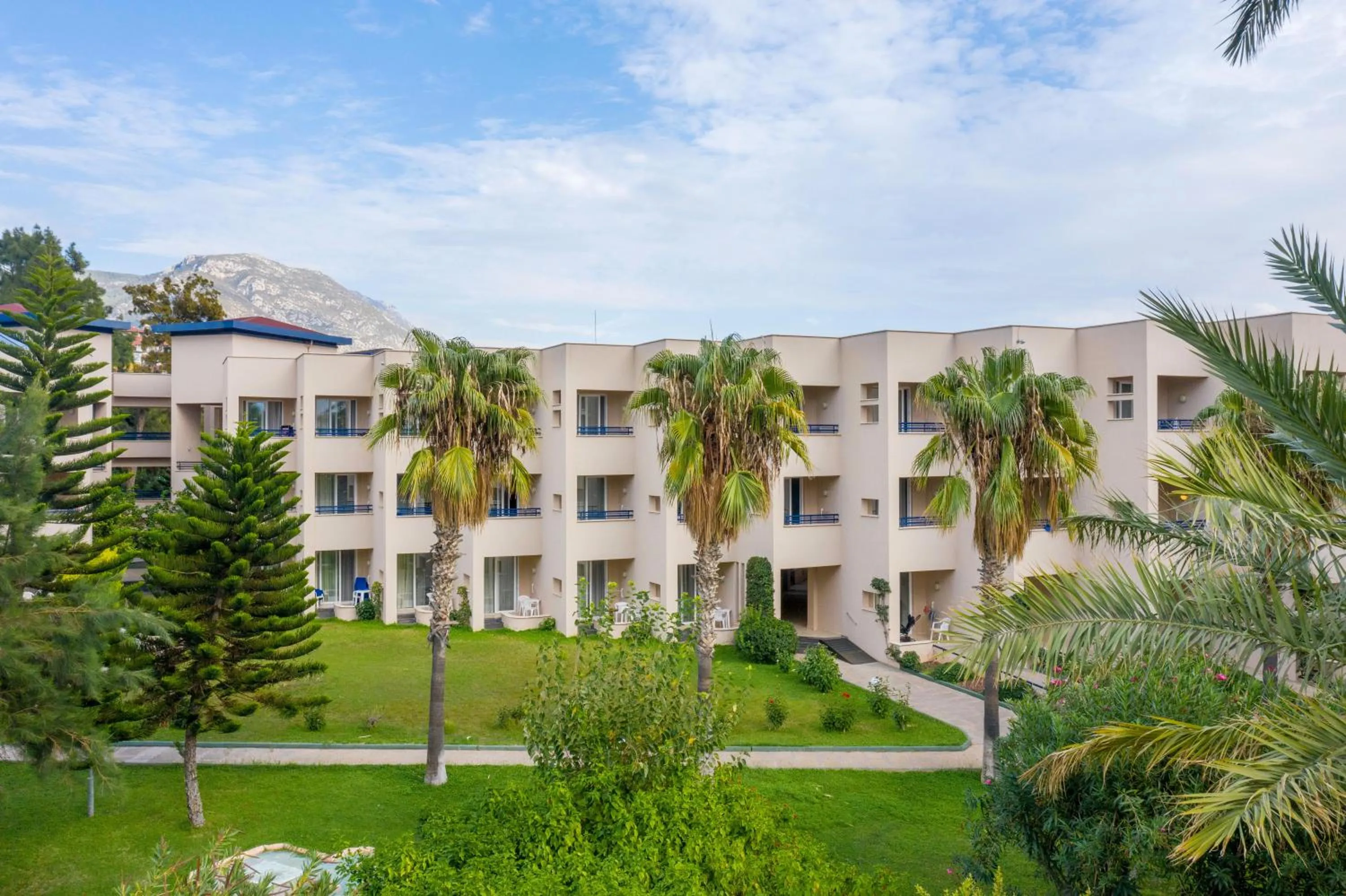 Property building in Labranda Alantur