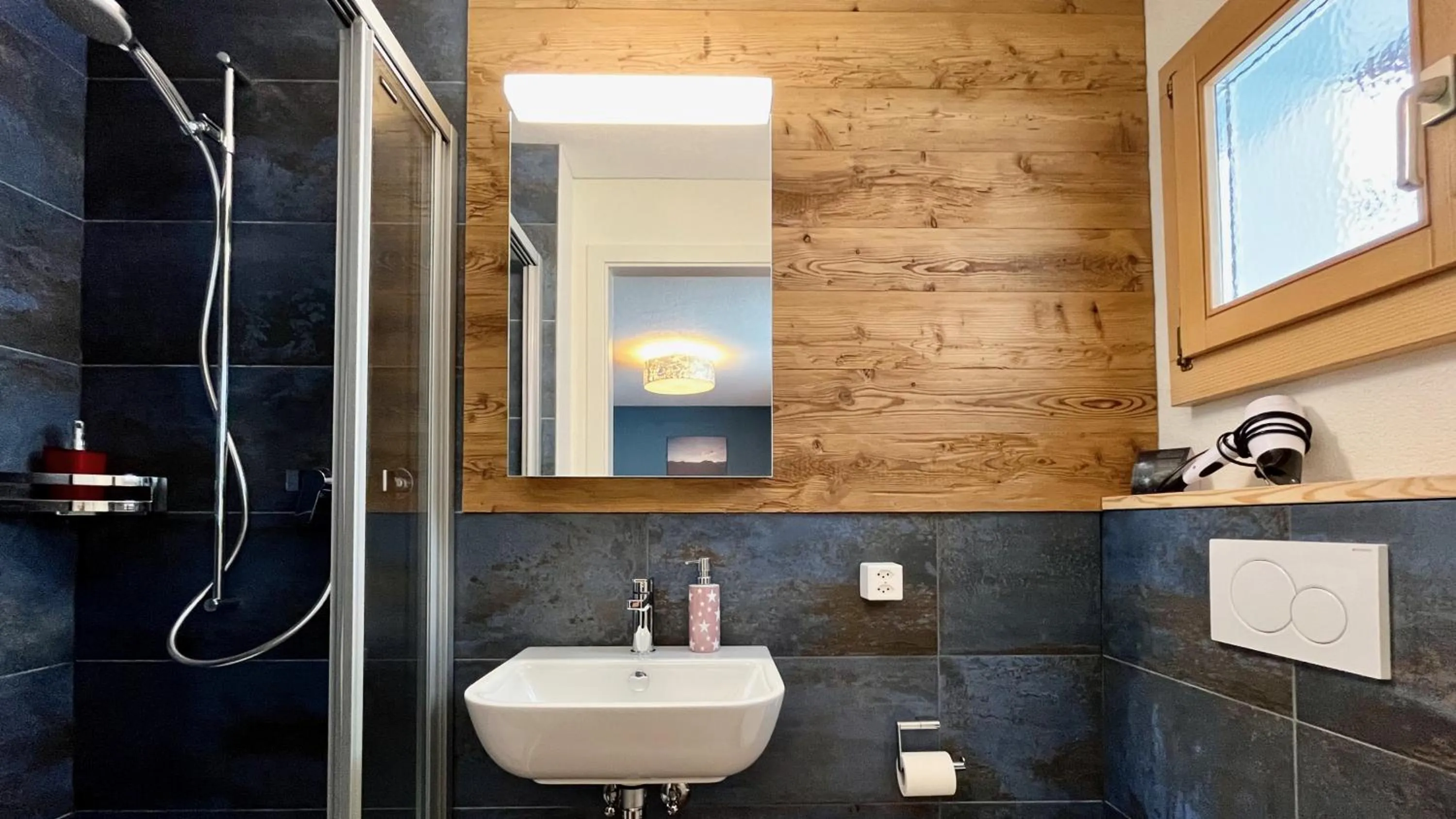 Berggasthaus Eggberge - Boutique Mountain Hotel - Access via Cablecar