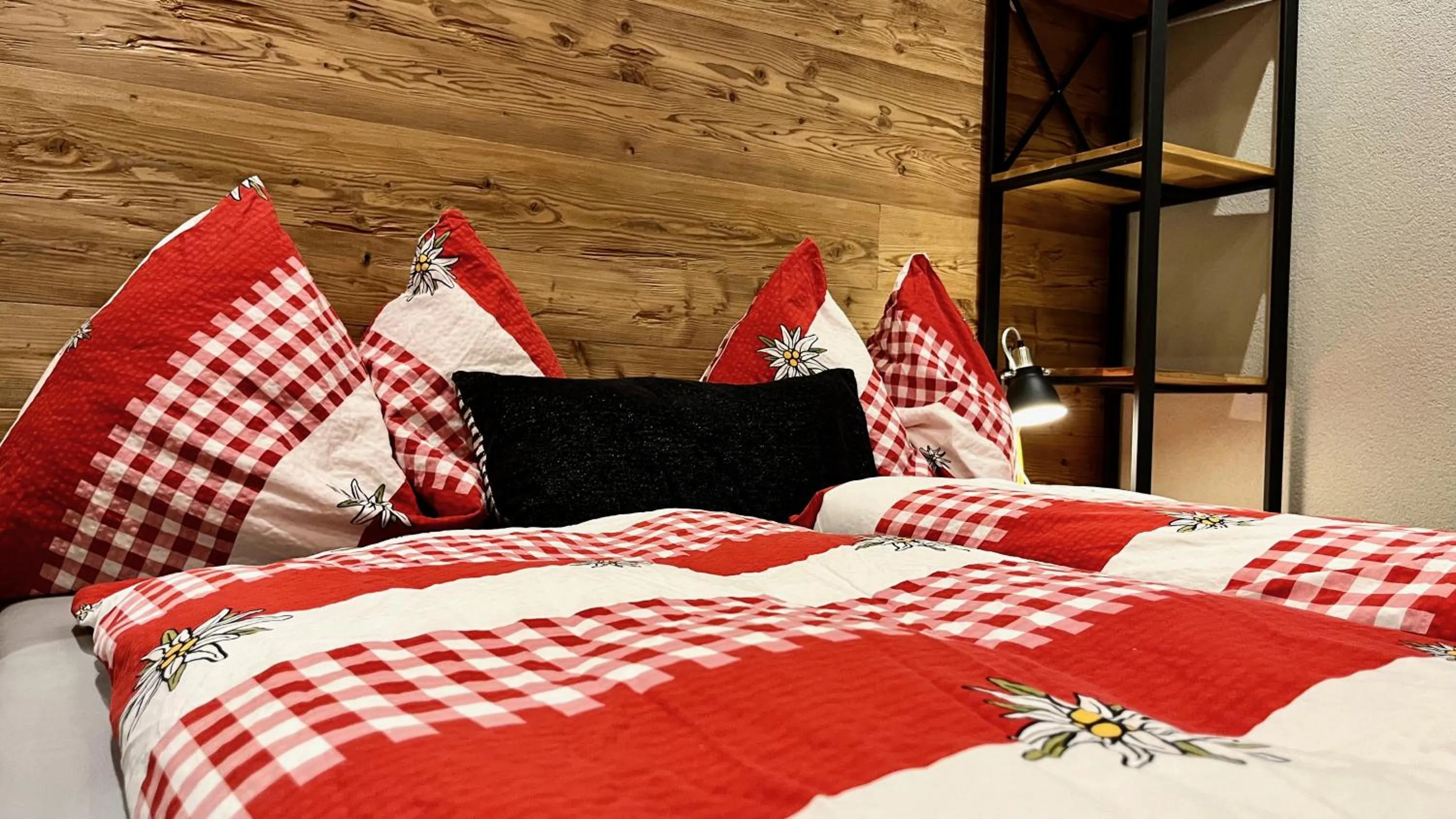 Bed in Berggasthaus Eggberge - Boutique Mountain Hotel - Access via Cablecar