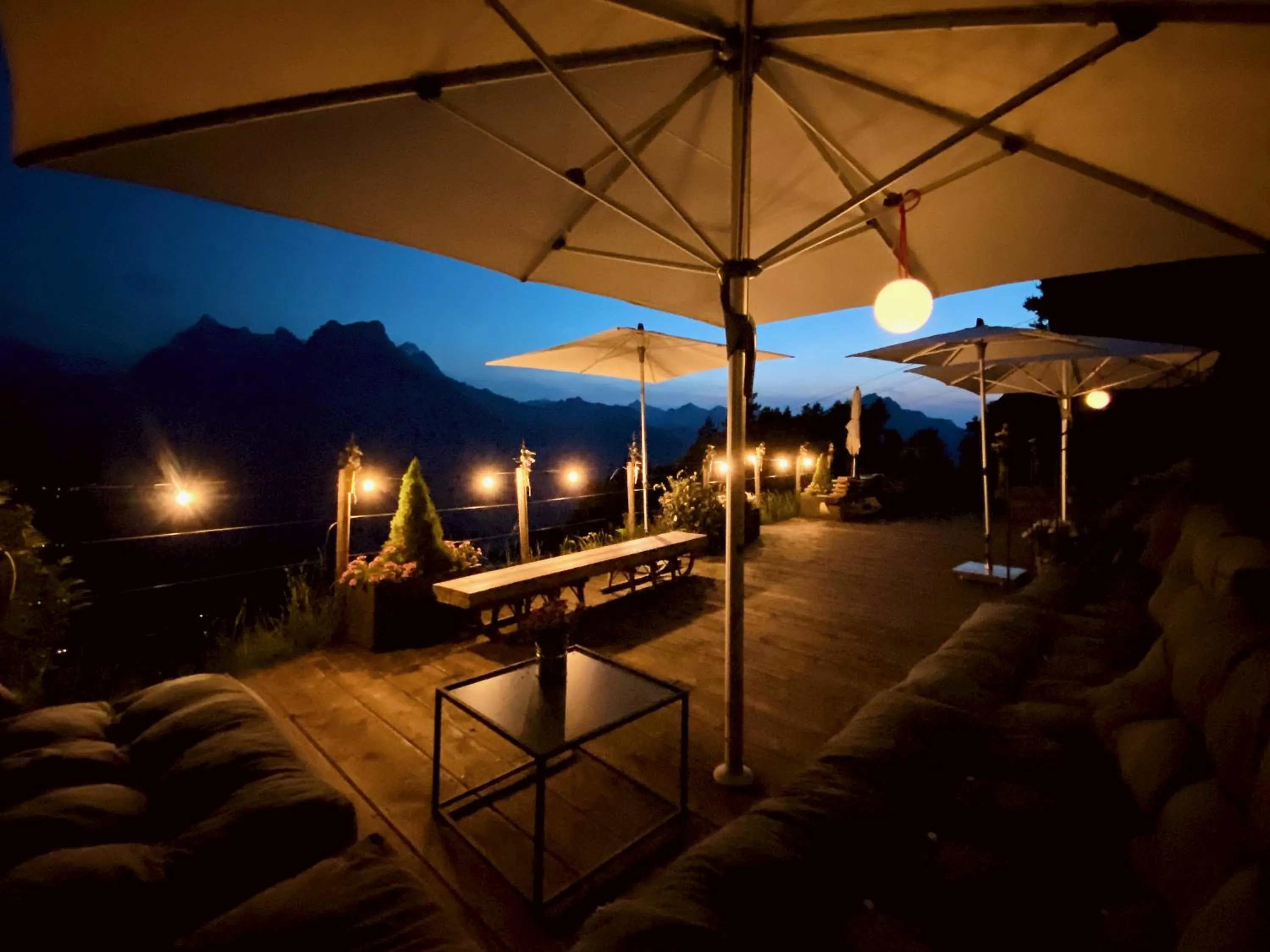 Berggasthaus Eggberge - Boutique Mountain Hotel - Access via Cablecar