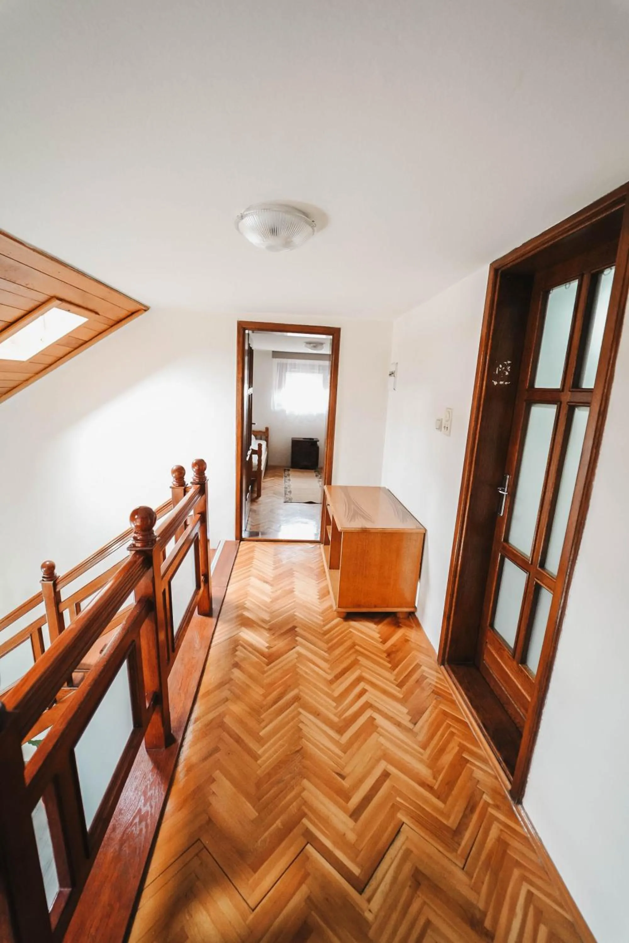 Photo of the whole room in Passage