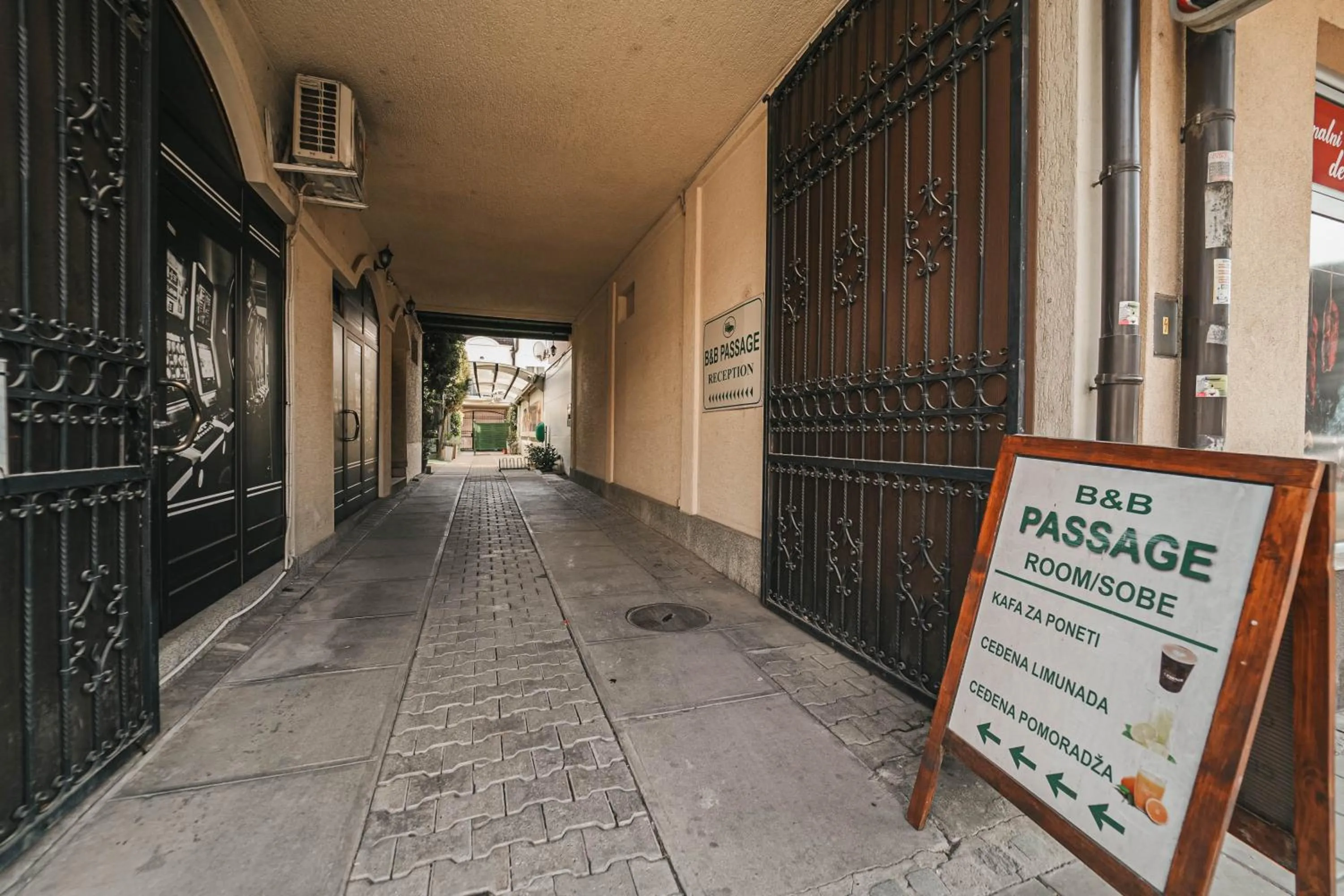 Decorative detail in Passage