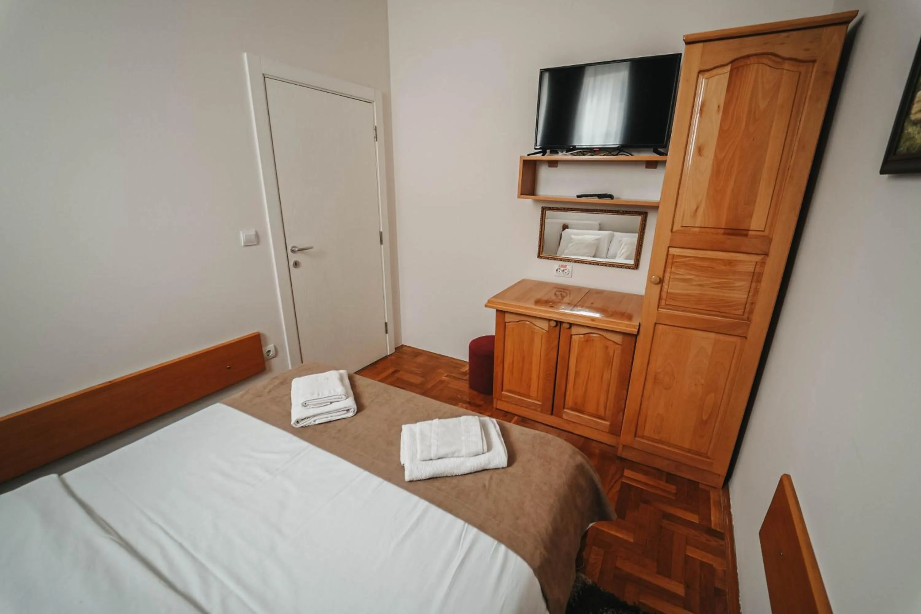 TV and multimedia, Bed in Passage