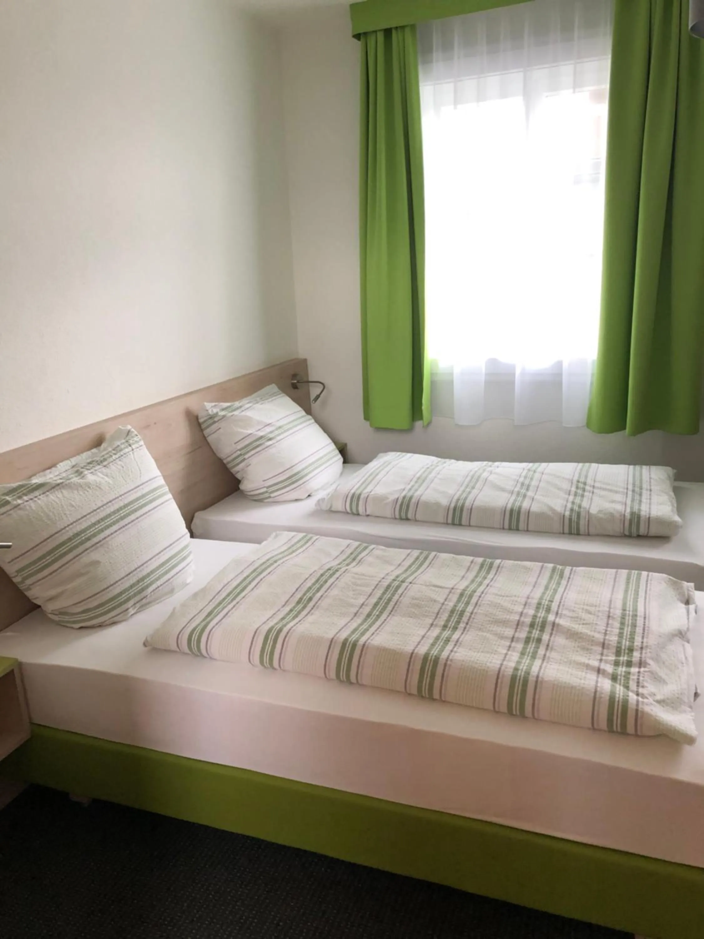 Photo of the whole room, Bed in Burghotel Homberg