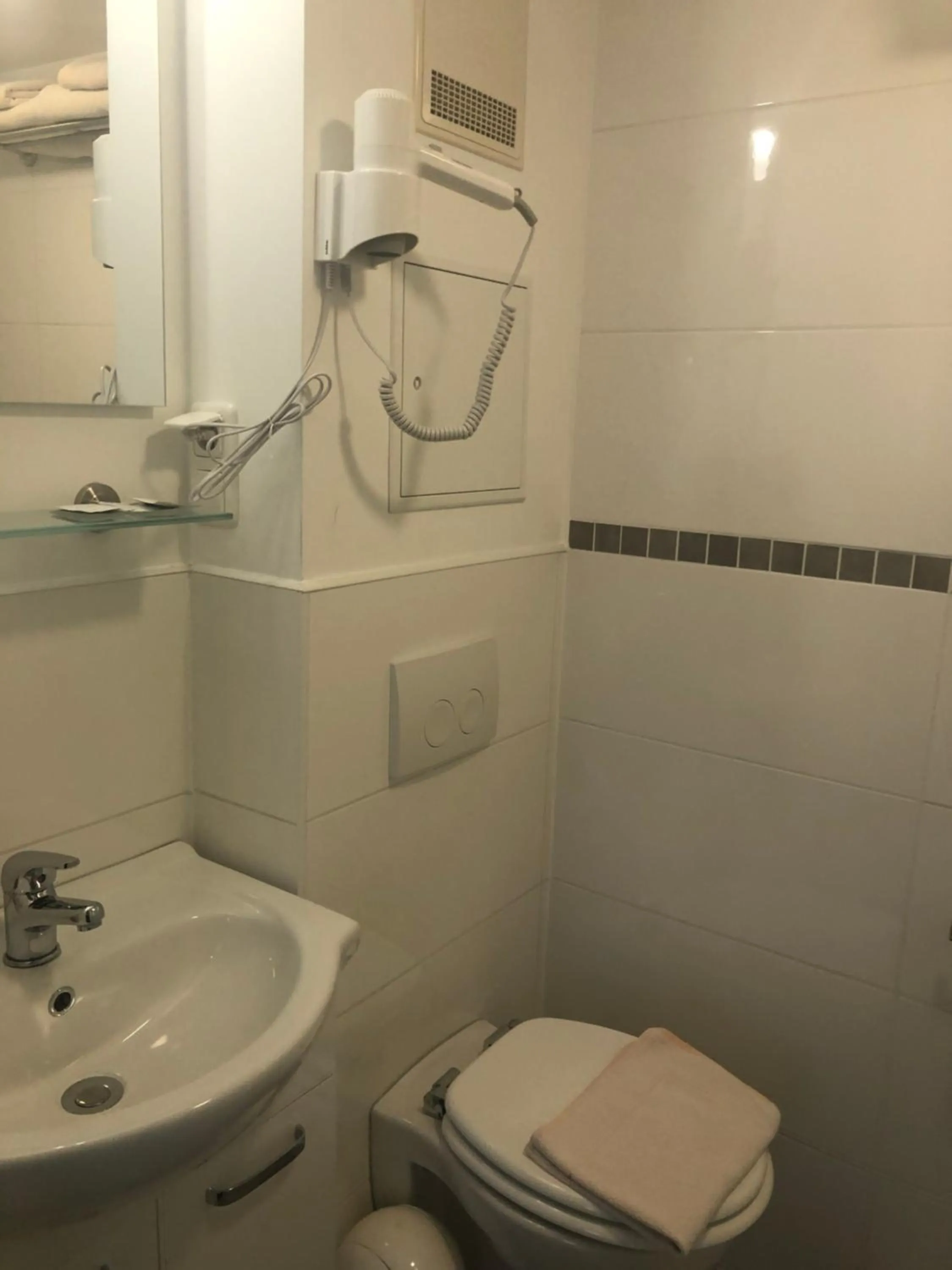 Bathroom in Burghotel Homberg