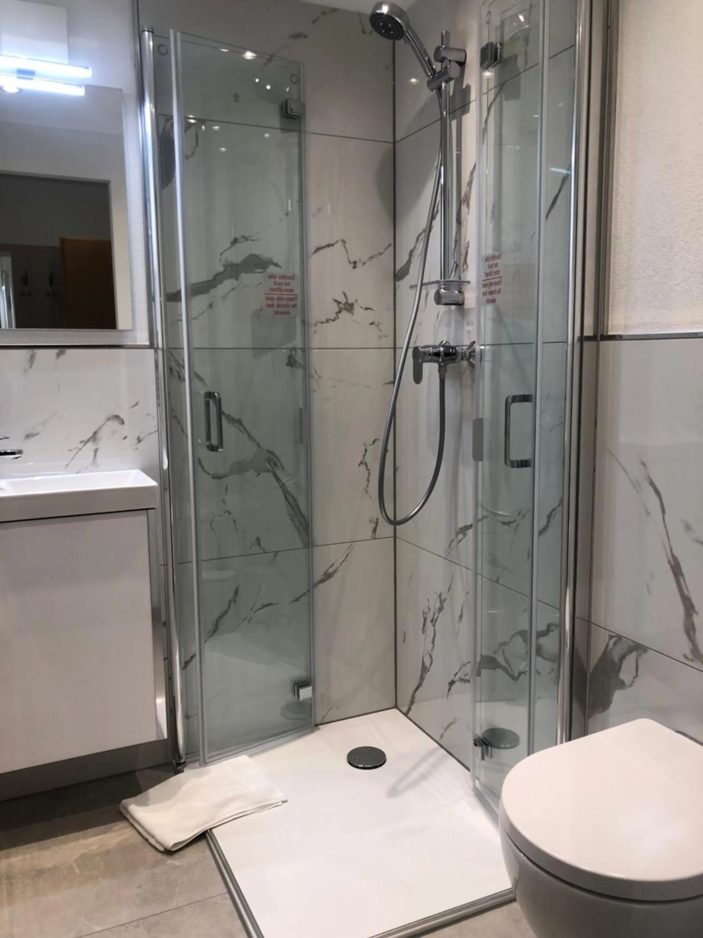 Shower in Burghotel Homberg