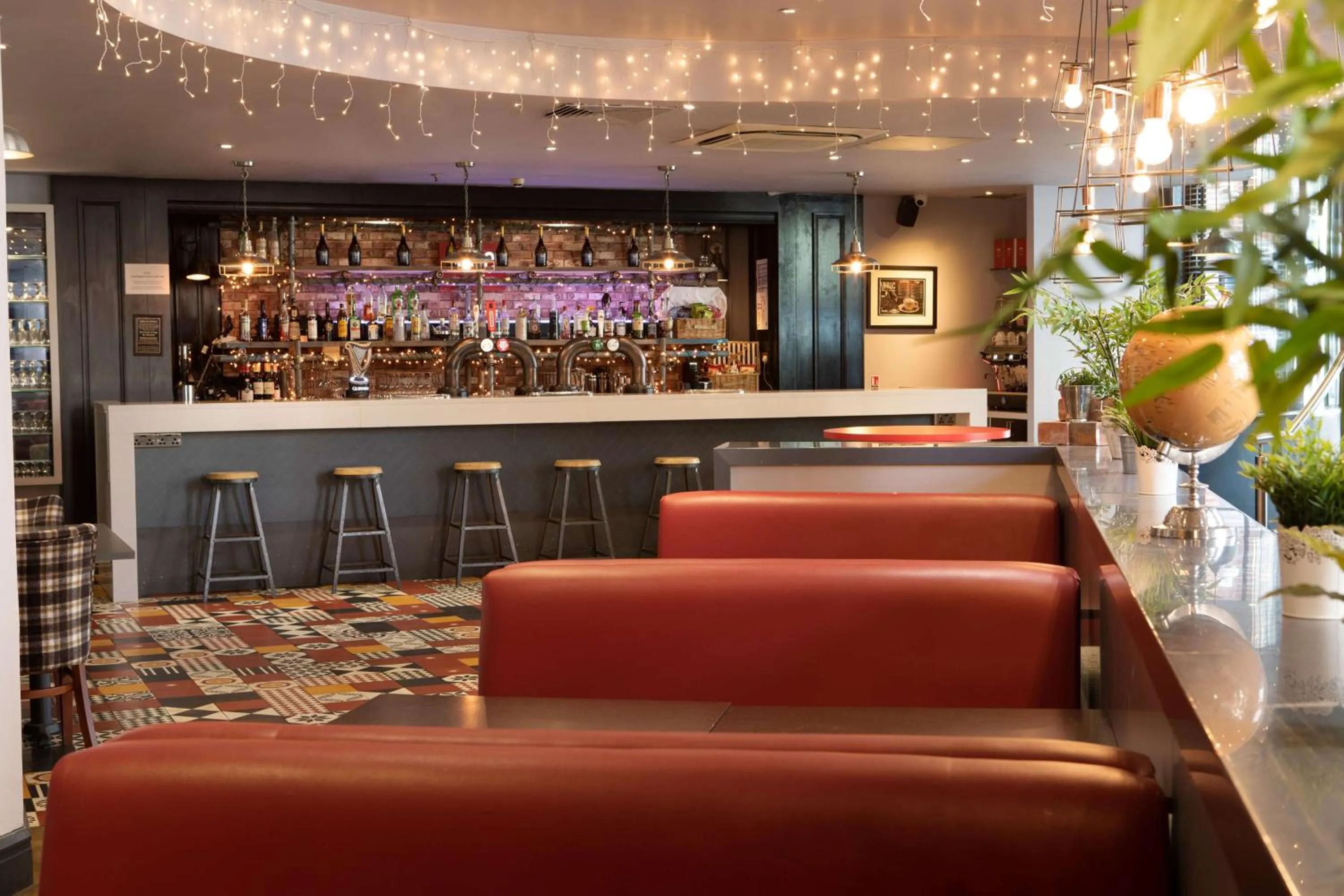 Lounge or bar in Hilton Nottingham Hotel