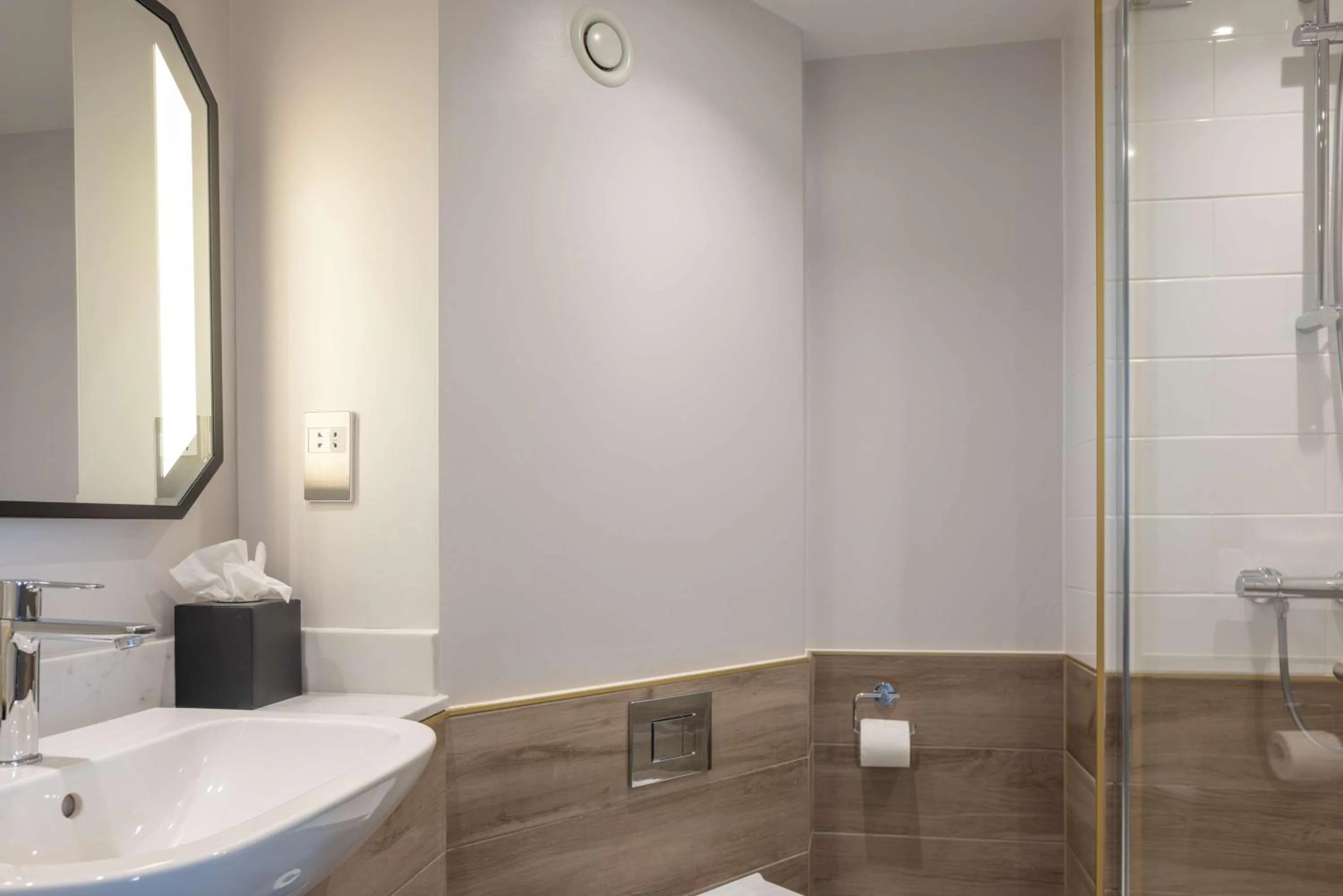 Bathroom in Hilton Nottingham Hotel