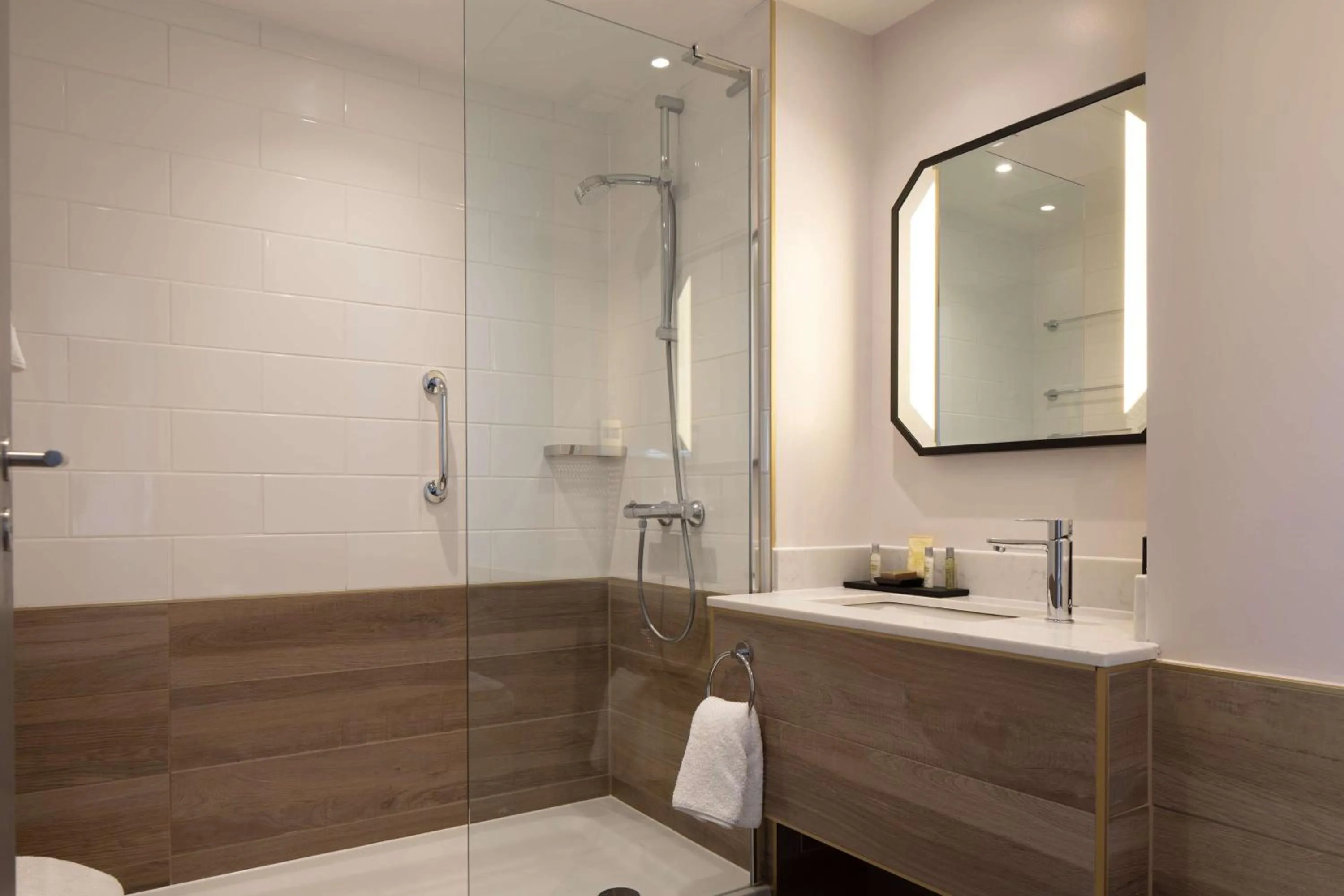 Bathroom in Hilton Nottingham Hotel