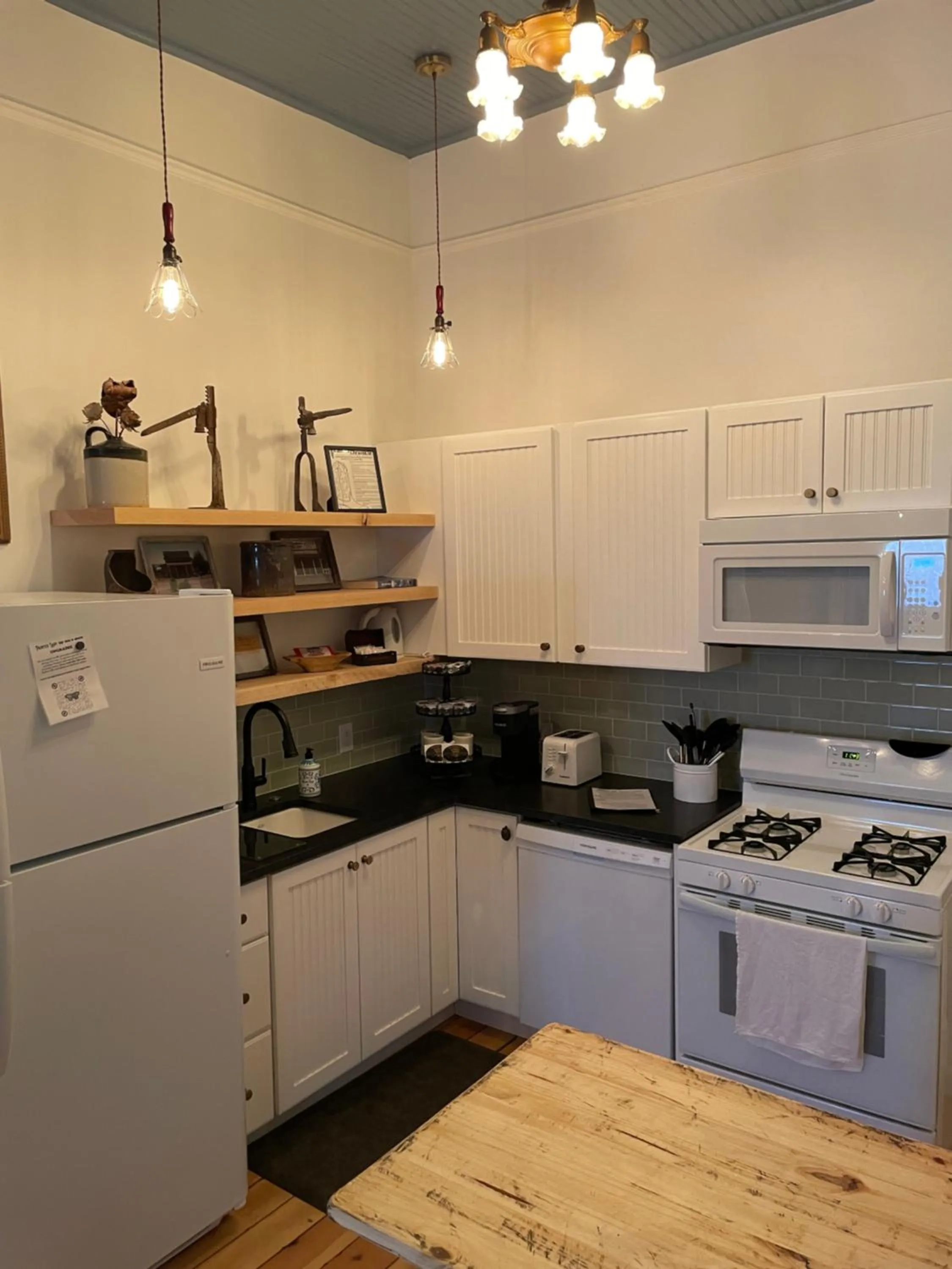 Kitchen or kitchenette in Painted Lady Bed & Brew