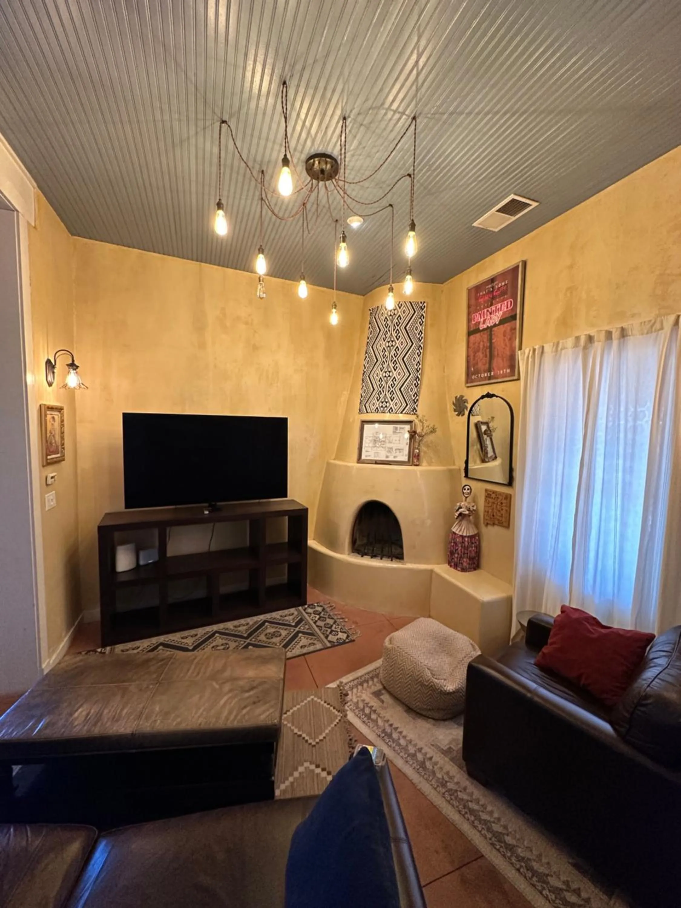 TV and multimedia in Painted Lady Bed & Brew