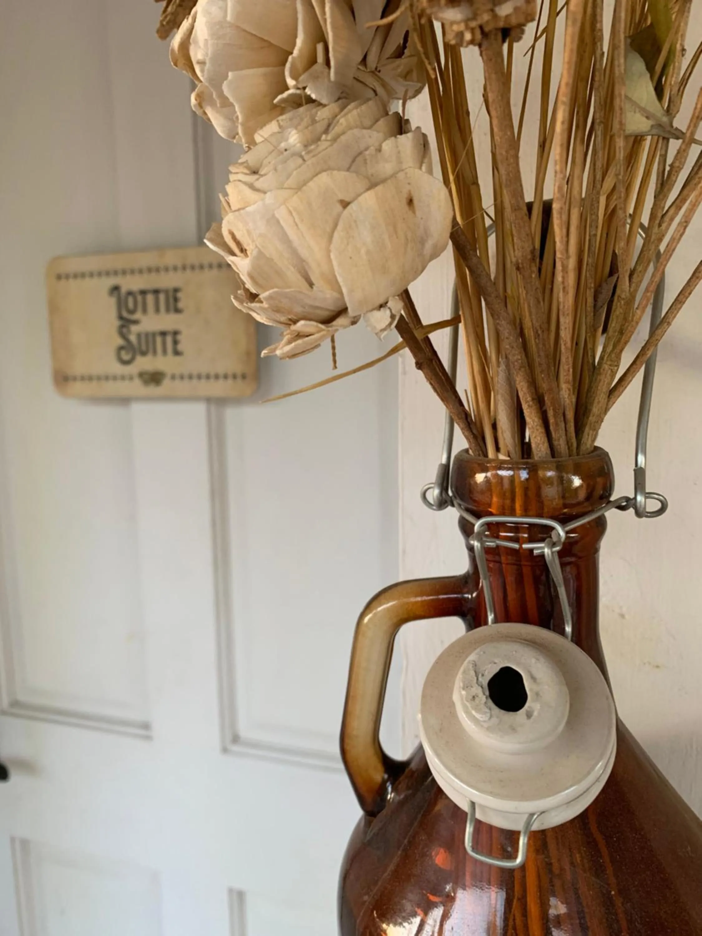 Decorative detail in Painted Lady Bed & Brew