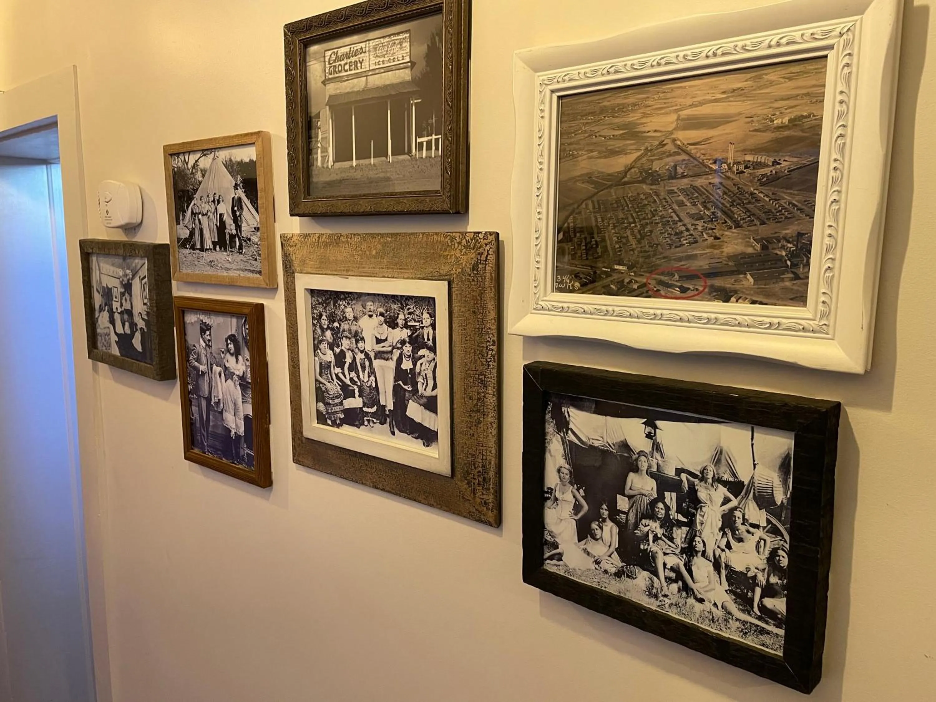 Decorative detail in Painted Lady Bed & Brew