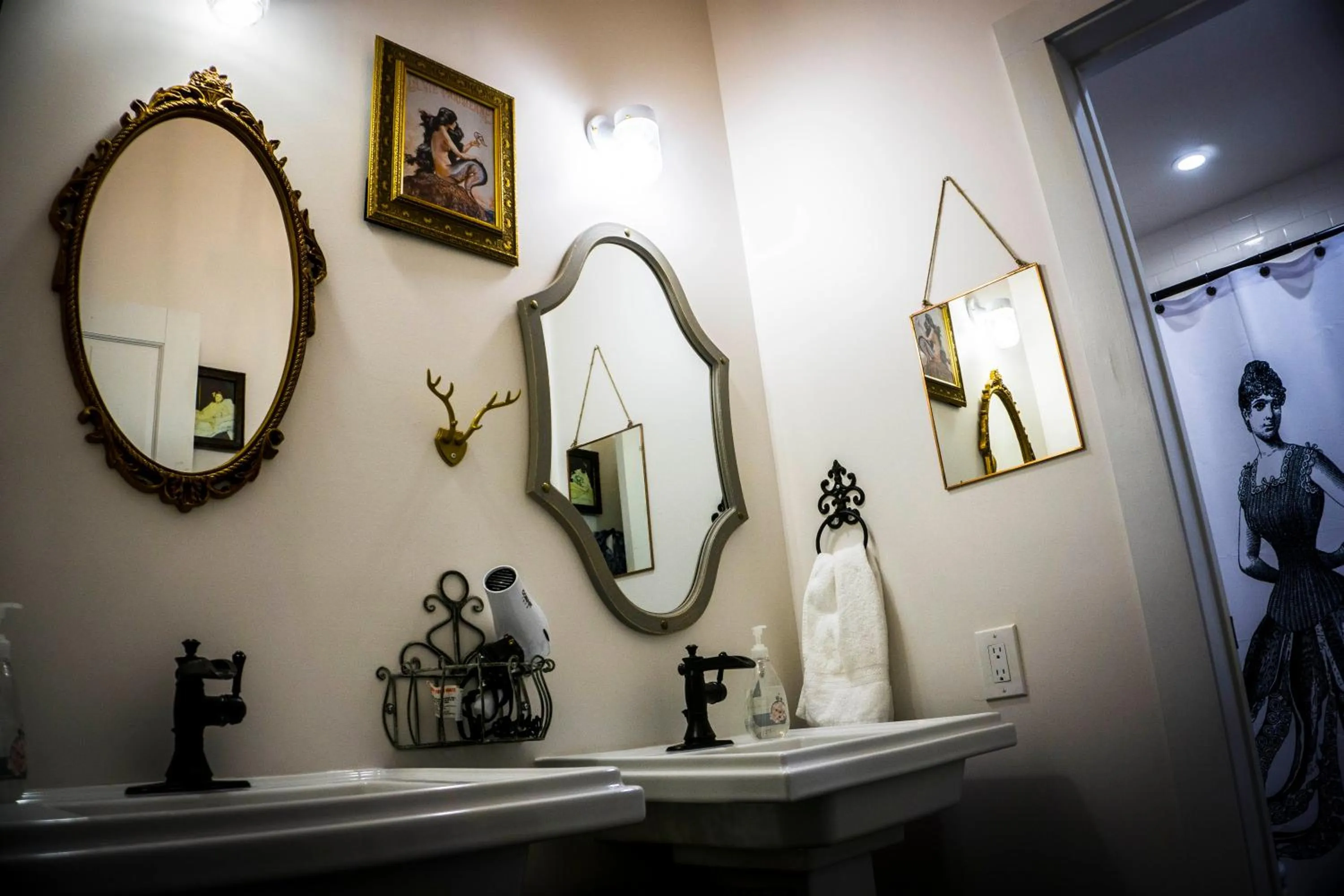 Bathroom in Painted Lady Bed & Brew