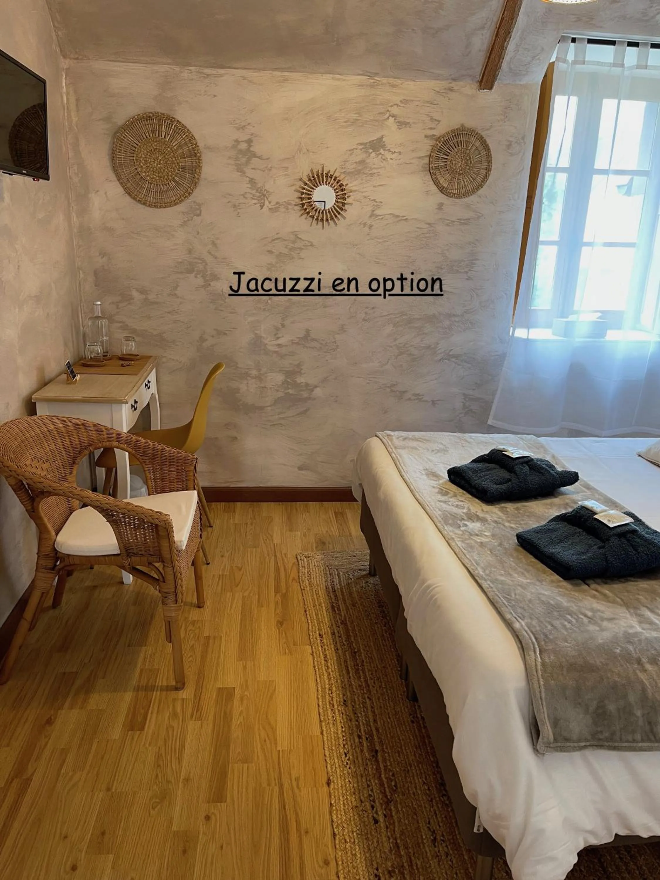 Photo of the whole room, Bed in Le Haut Pont de la Baie