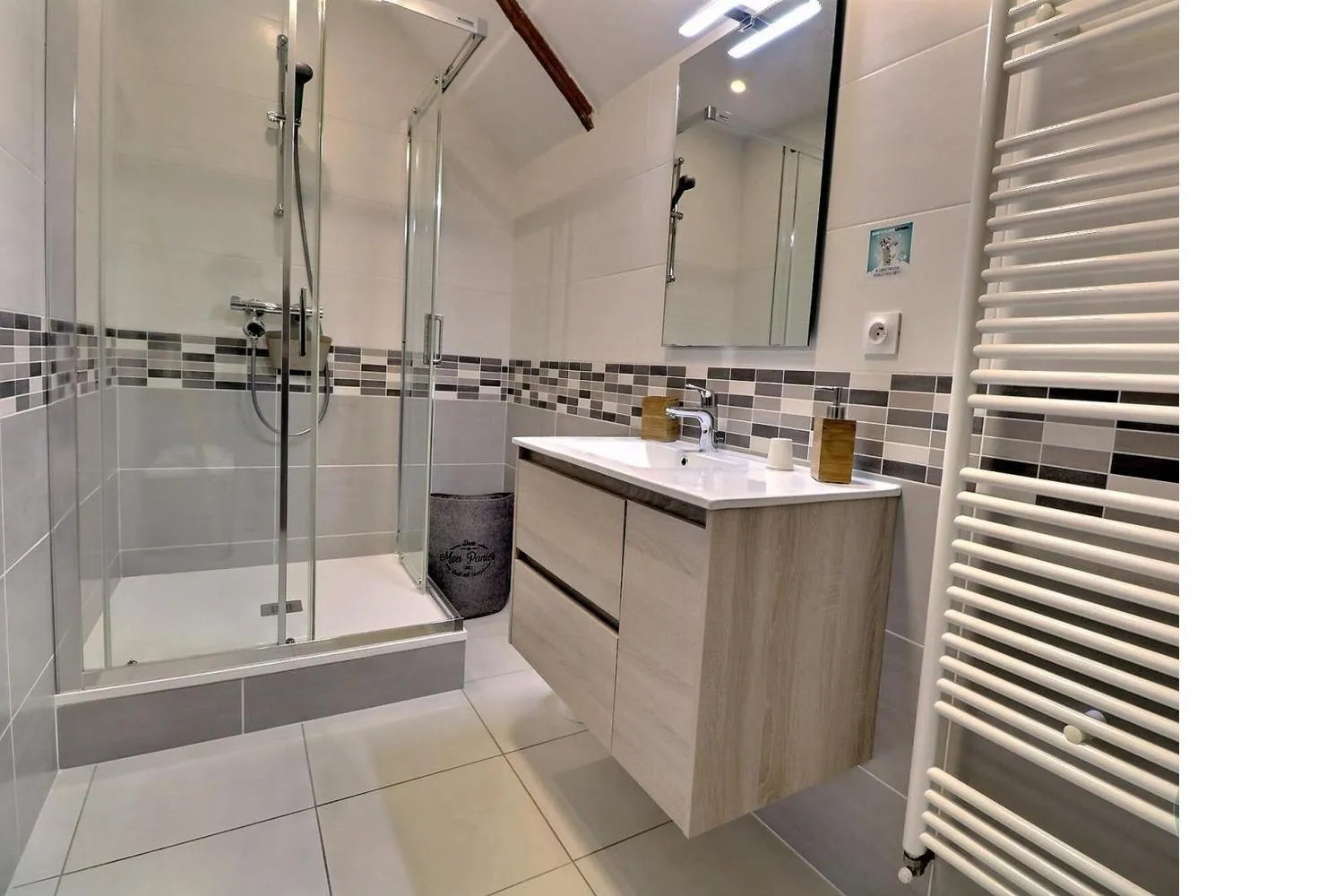 Shower in Le Haut Pont de la Baie